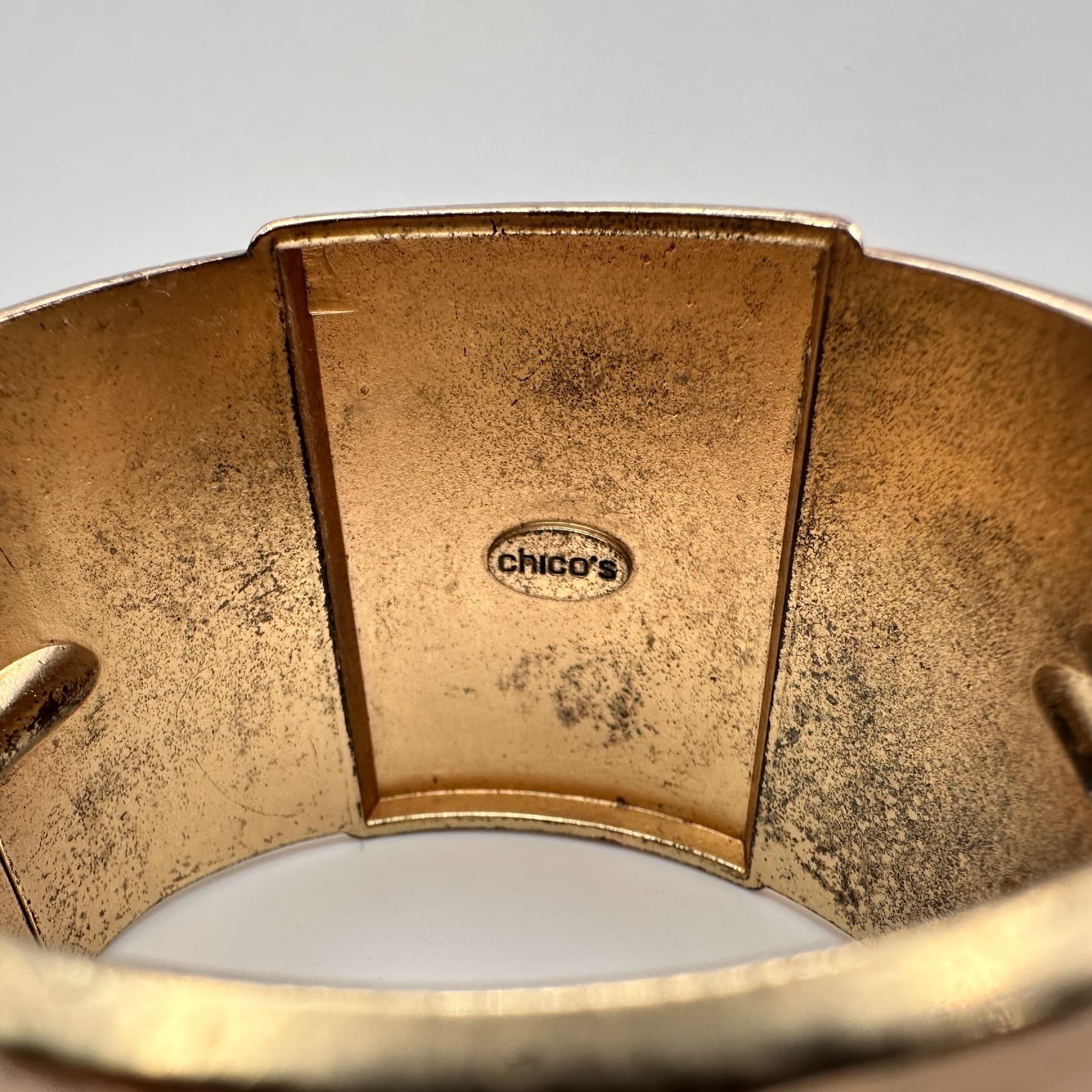 Vintage 90s Chico's Hammered Gold Tone Bracelet Cream Inlay Hinged Chunky Boho - Thumbnail 7