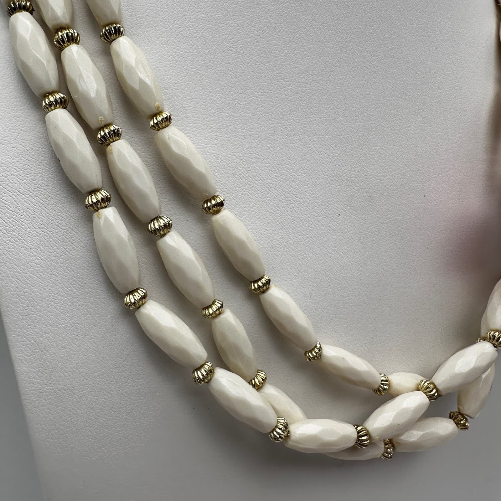 VTG 90s Red Flower Triple Strand White Bead Necklace Gold Tone Women's Jewelry - Thumbnail 3