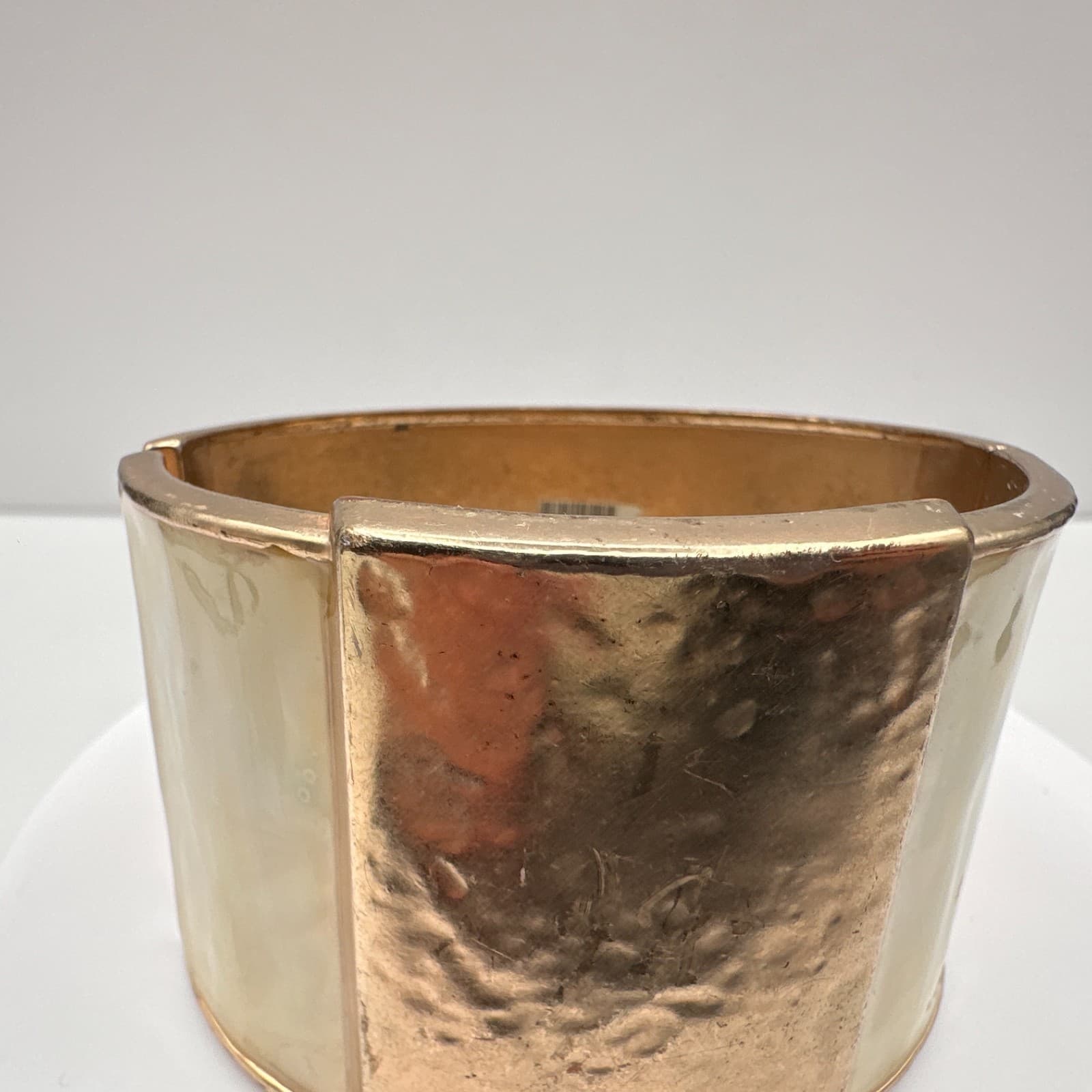 Vintage 90s Chico's Hammered Gold Tone Bracelet Cream Inlay Hinged Chunky Boho - Thumbnail 2