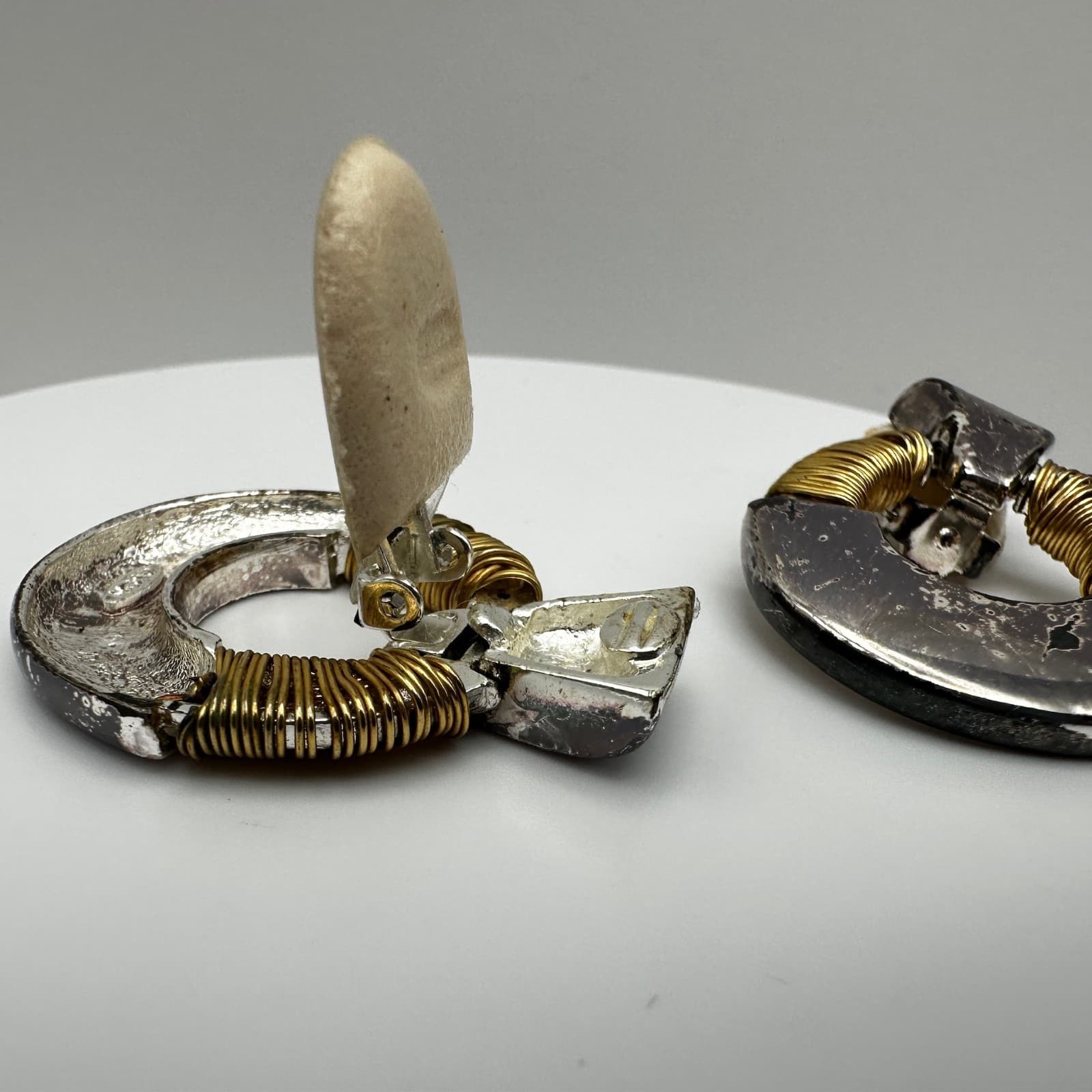 Vintage 80s Two Tone Door Knocker Clip On Earrings Wire Wrapped Women's Jewelry - Thumbnail 9