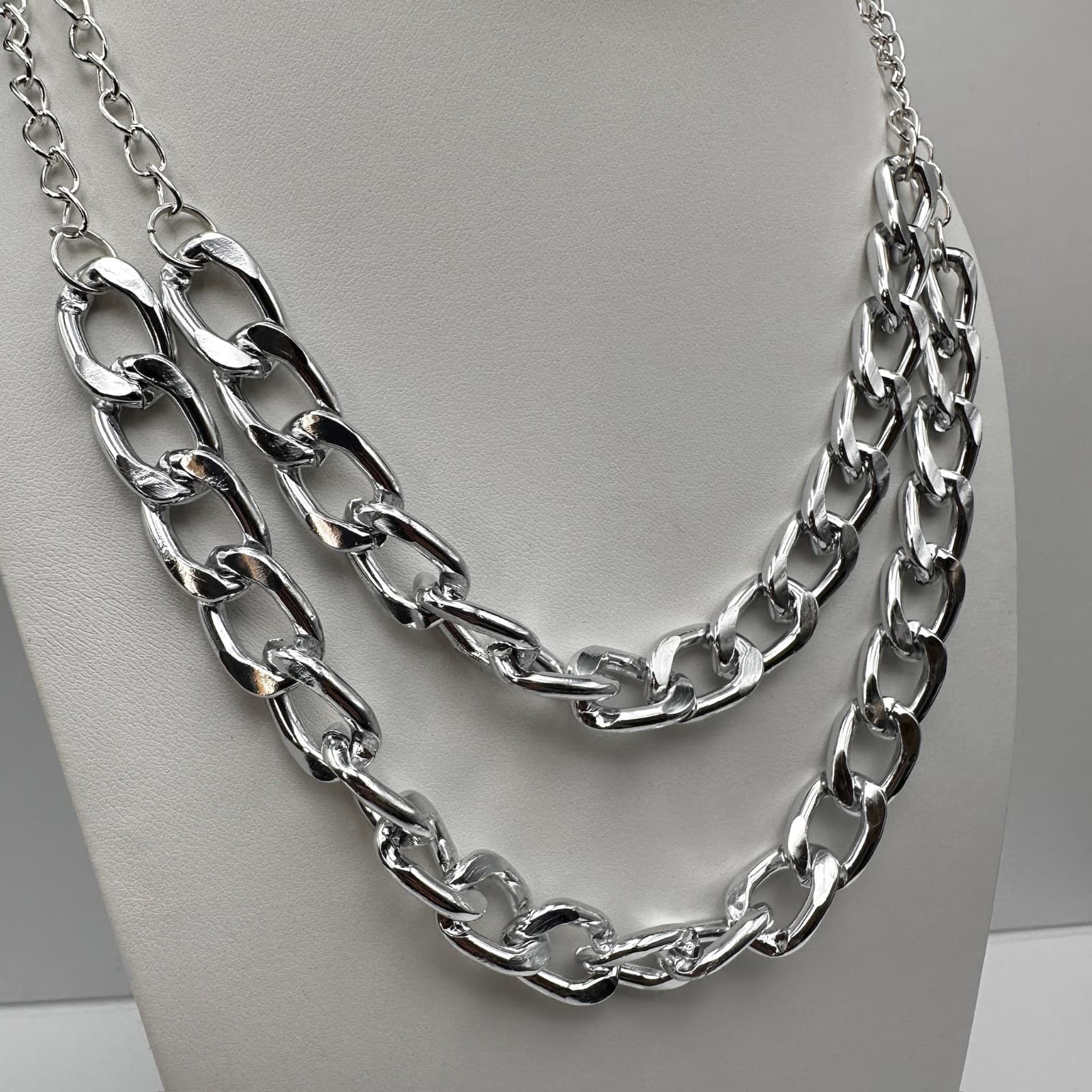 Vintage 90s Silver Tone Double Layer Curb Chain Necklace & Pearl Earrings Set - Thumbnail 2