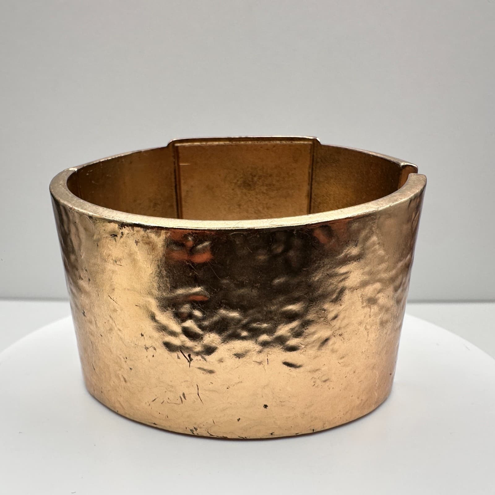 Vintage 90s Chico's Hammered Gold Tone Bracelet Cream Inlay Hinged Chunky Boho - Thumbnail 8