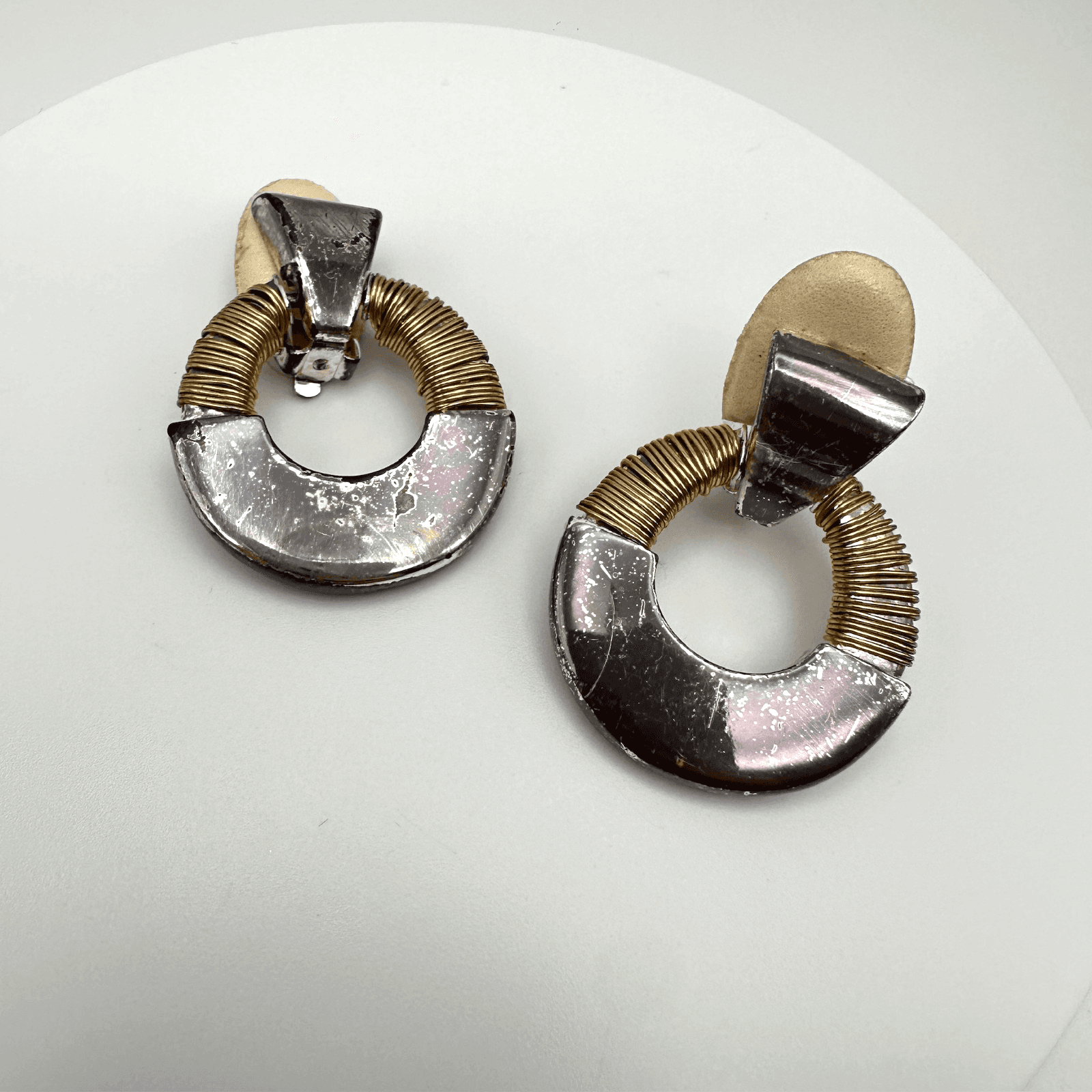 Vintage 80s Two Tone Door Knocker Clip On Earrings Wire Wrapped Women's Jewelry - Thumbnail 2