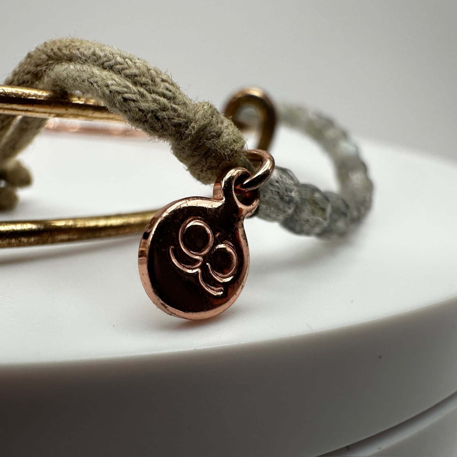 Vintage 90s Stacked Bangle & Cord Bracelet Set Grey Beads & Heart Charm Jewelry - Thumbnail 3