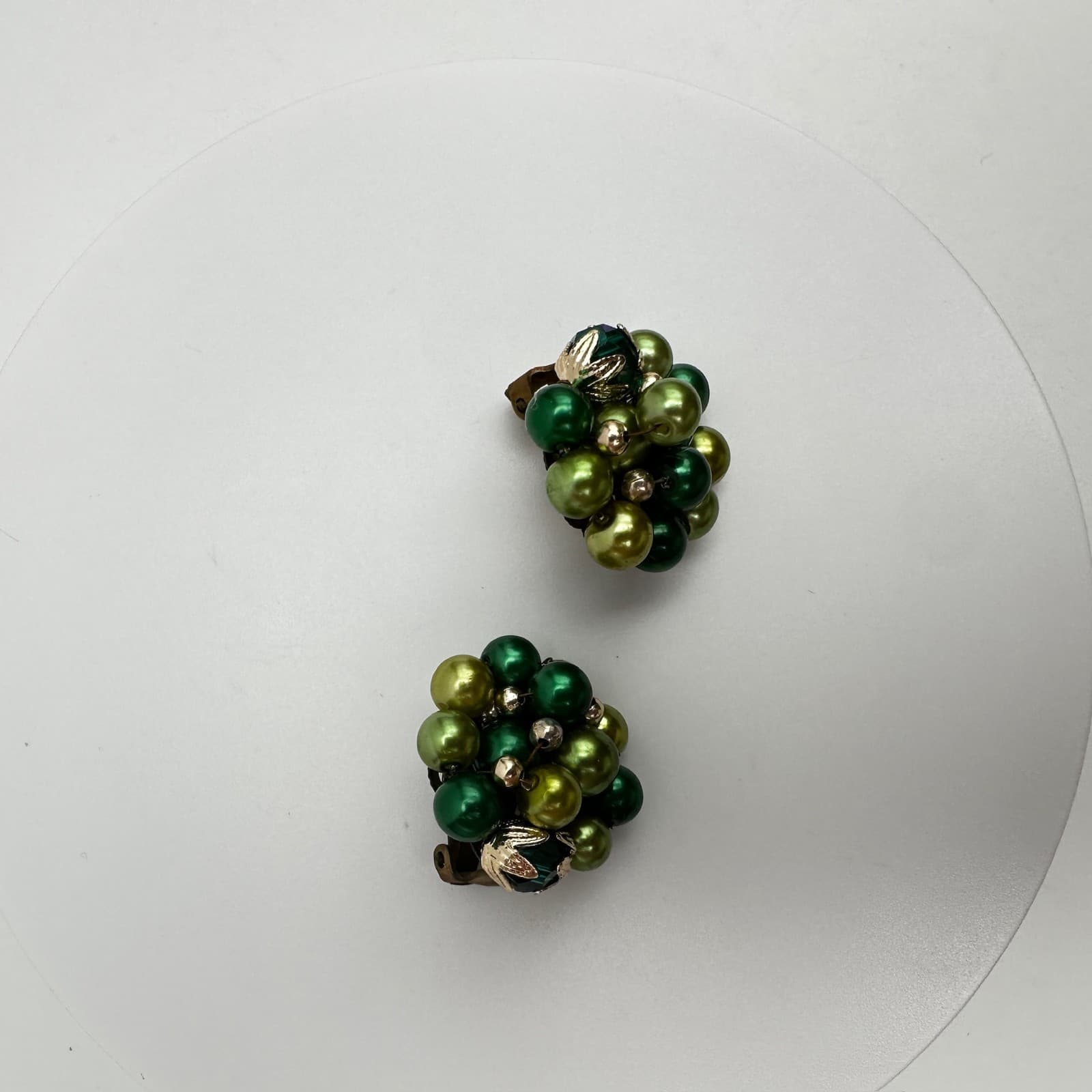 Vintage 60s Green Faux Pearl Clip-On Earrings Cluster Mid-Century Womens Jewelry - Thumbnail 5