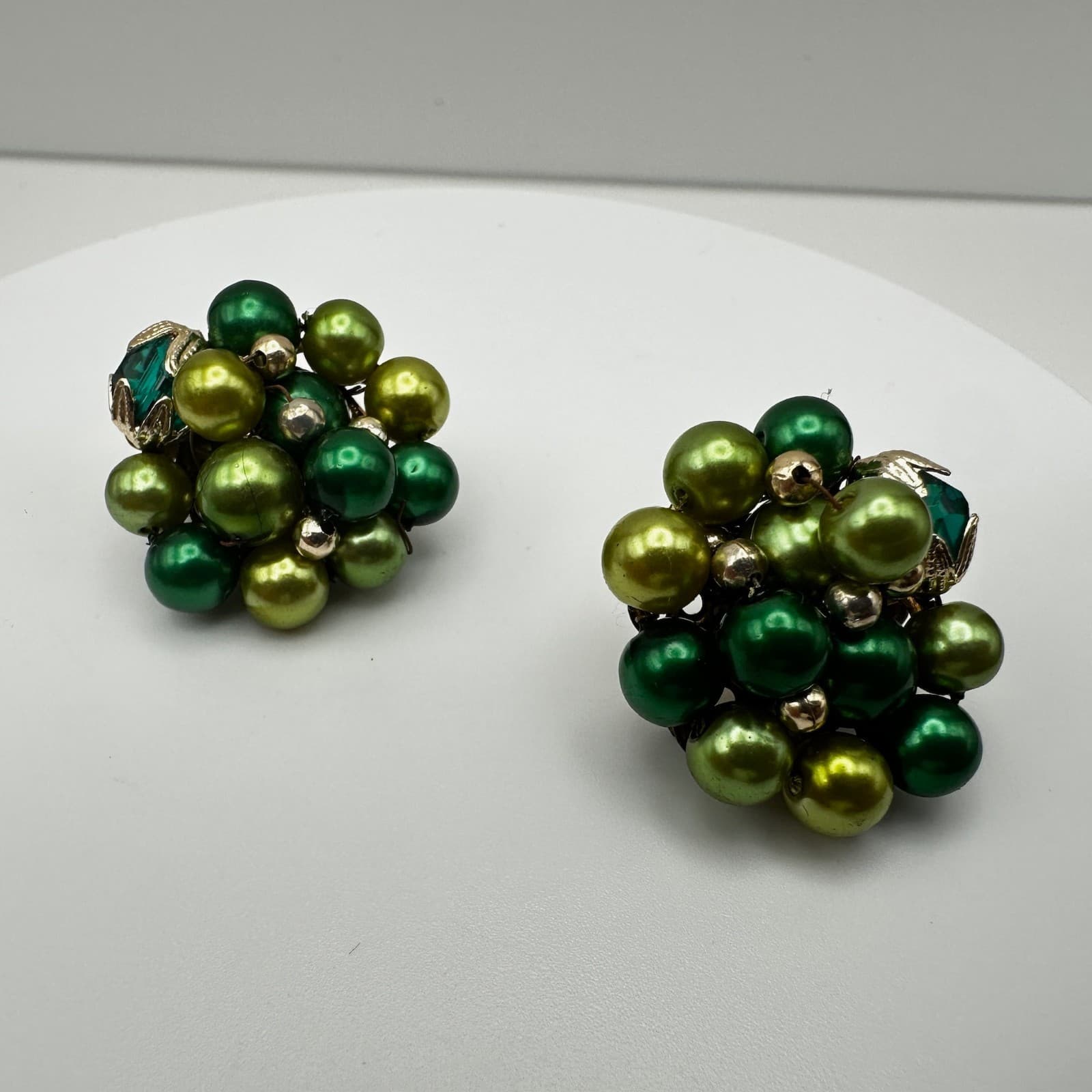 Vintage 60s Green Faux Pearl Clip-On Earrings Cluster Mid-Century Womens Jewelry - Image 1