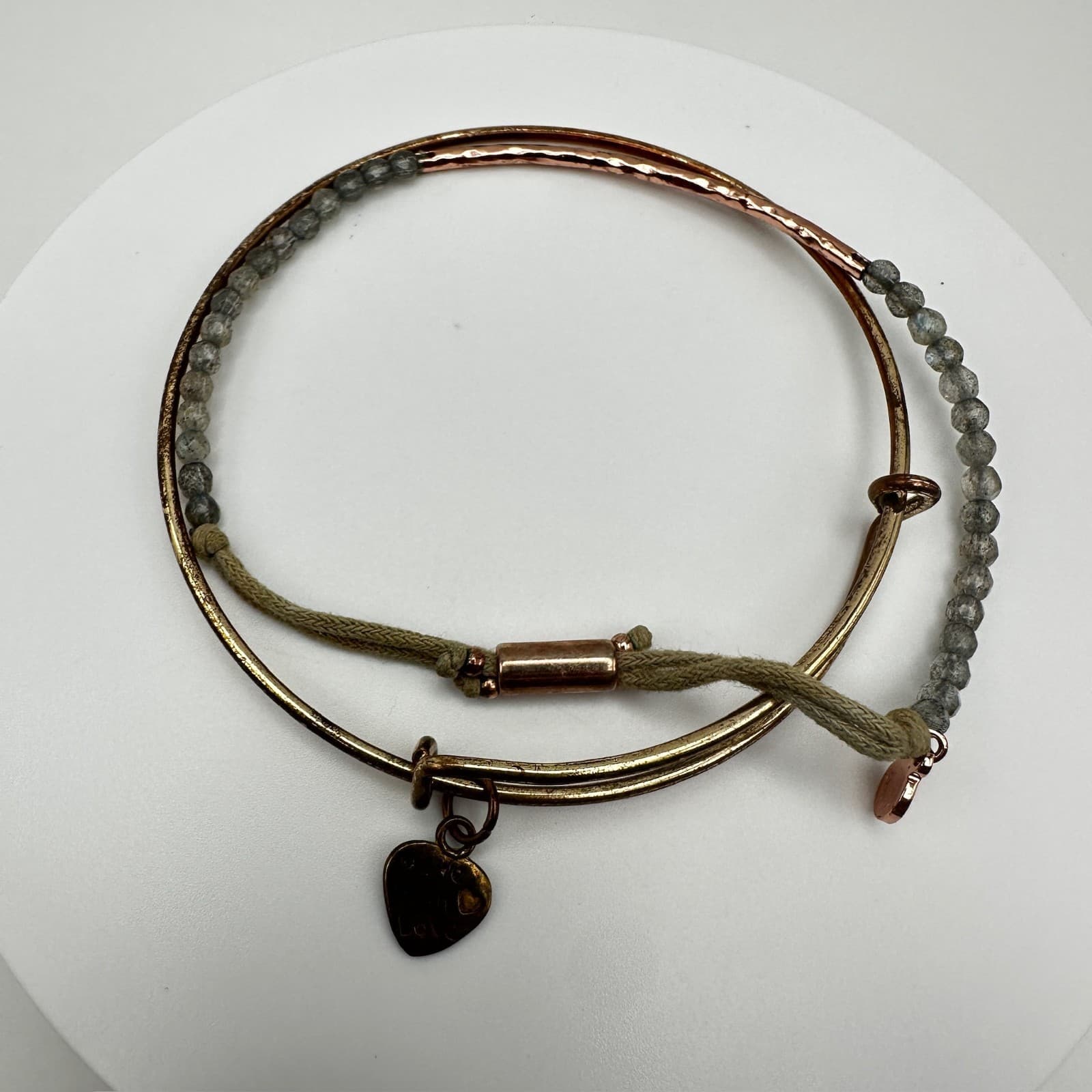 Vintage 90s Stacked Bangle & Cord Bracelet Set Grey Beads & Heart Charm Jewelry - Thumbnail 4