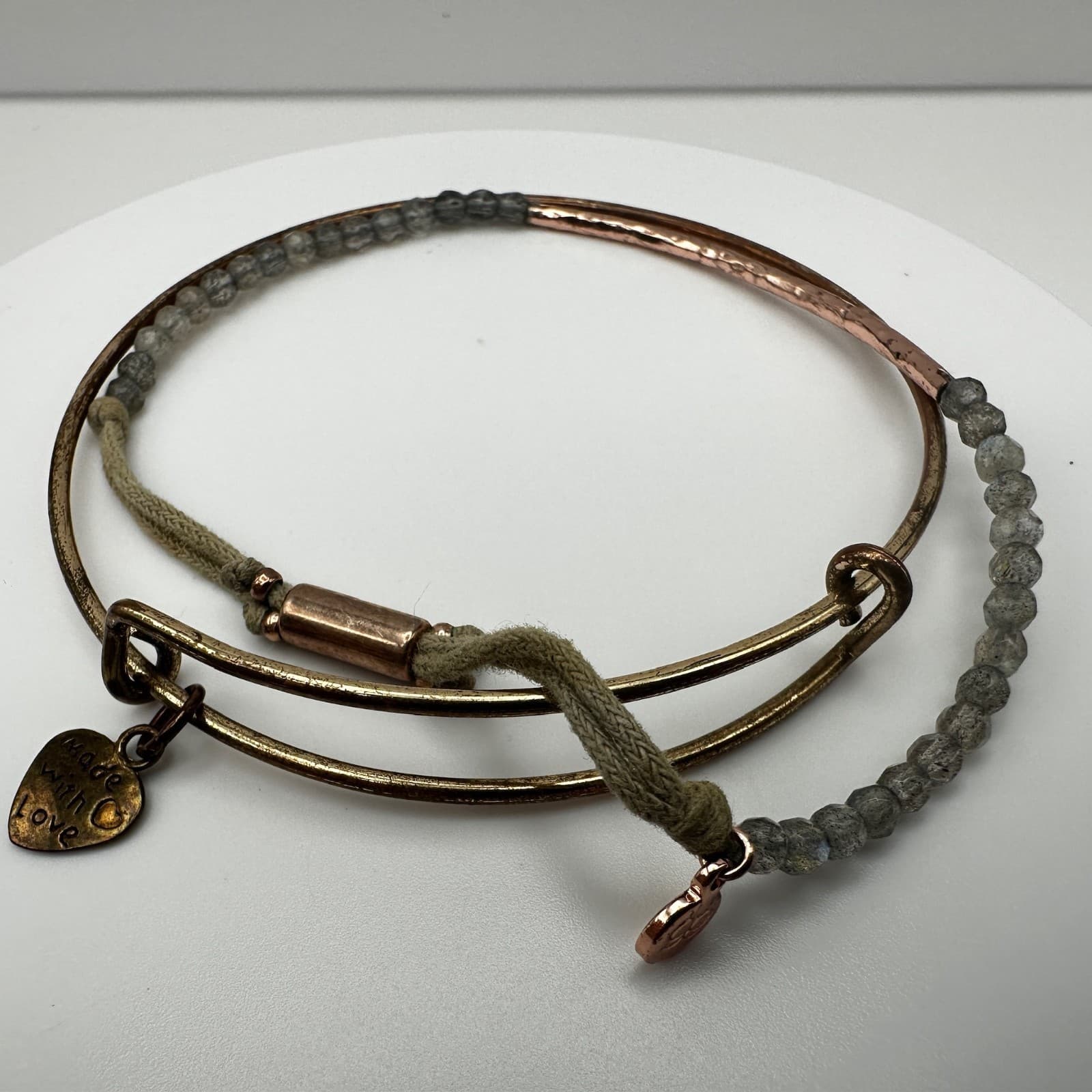 Vintage 90s Stacked Bangle & Cord Bracelet Set Grey Beads & Heart Charm Jewelry - Thumbnail 8