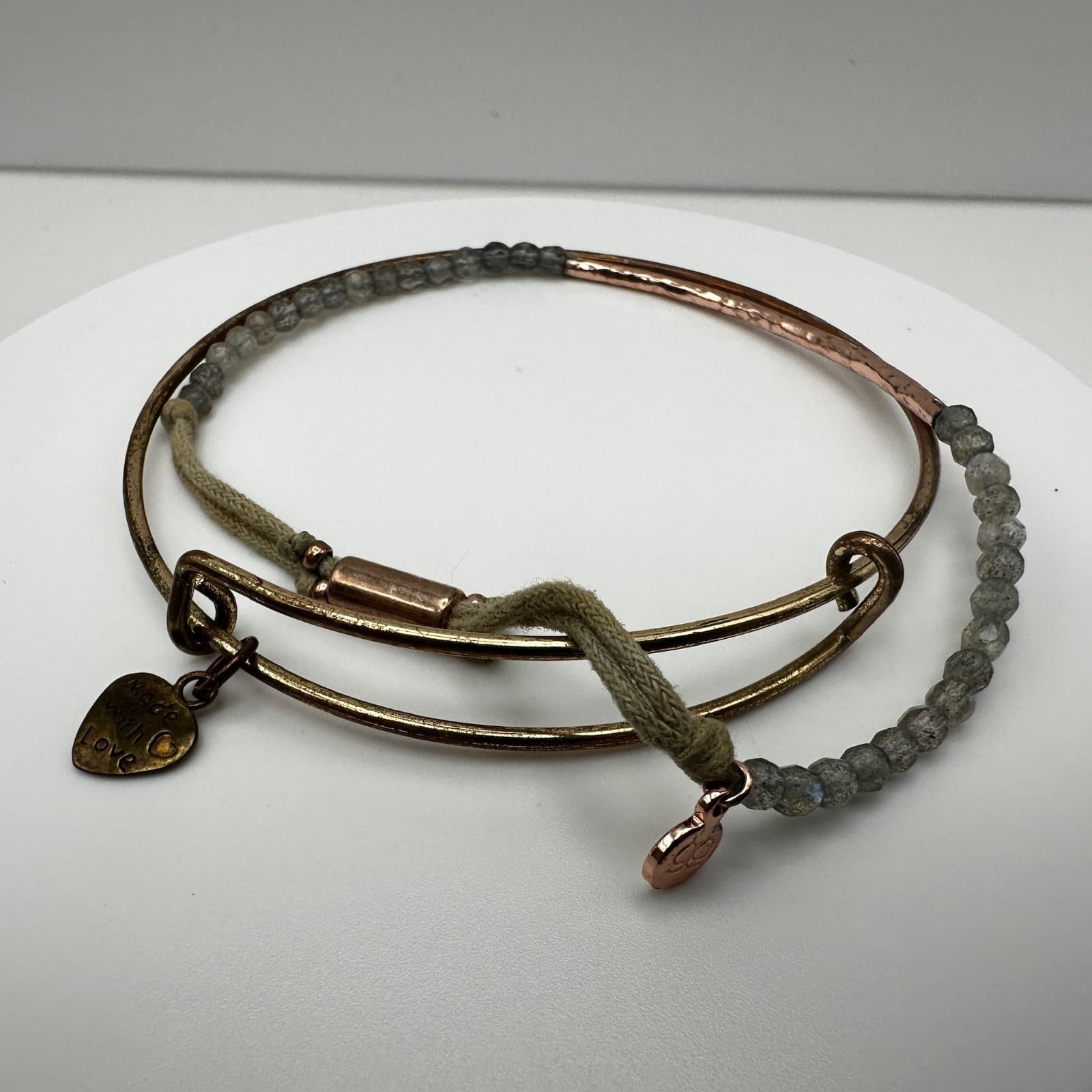 Vintage 90s Stacked Bangle & Cord Bracelet Set Grey Beads & Heart Charm Jewelry - Thumbnail 7