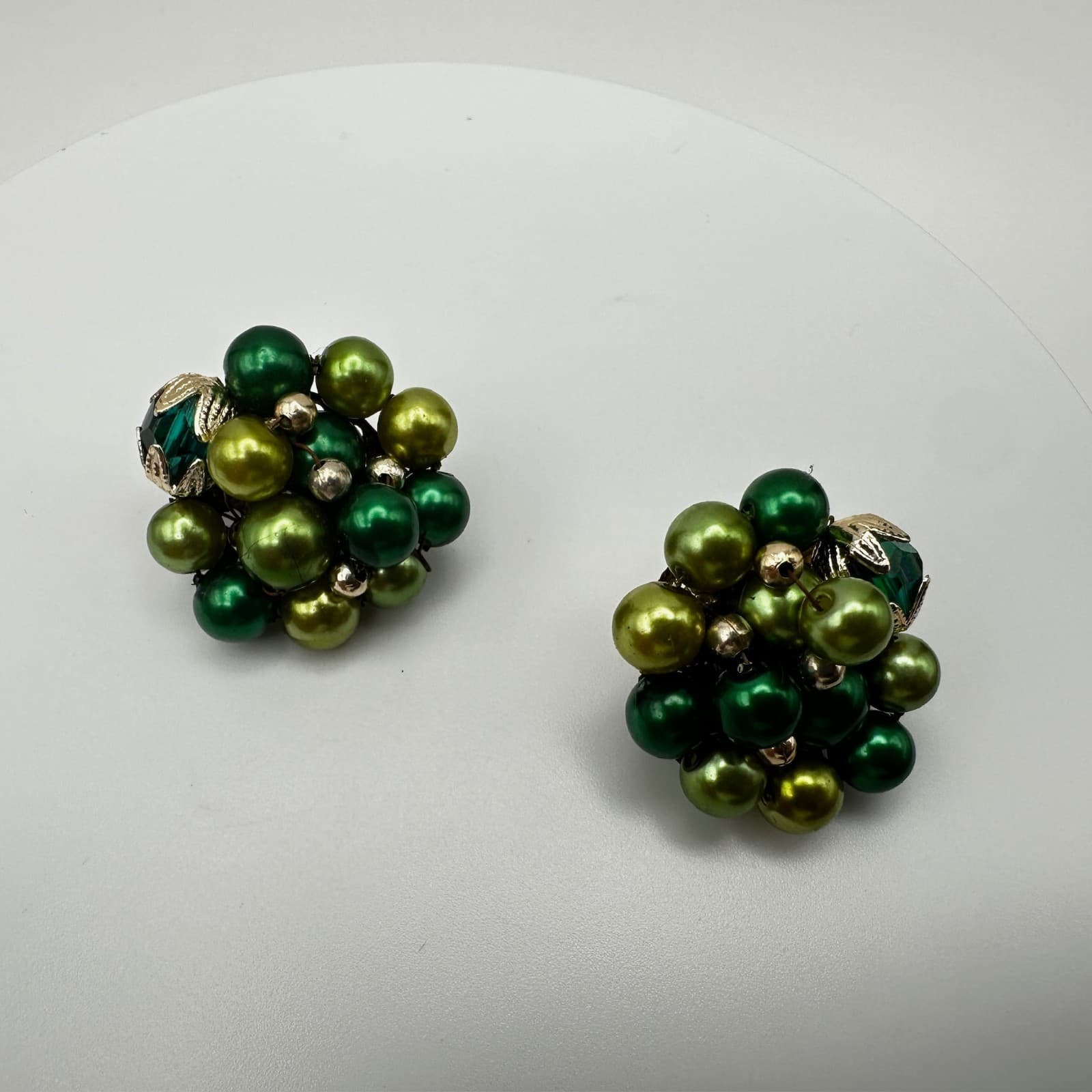 Vintage 60s Green Faux Pearl Clip-On Earrings Cluster Mid-Century Womens Jewelry - Thumbnail 2