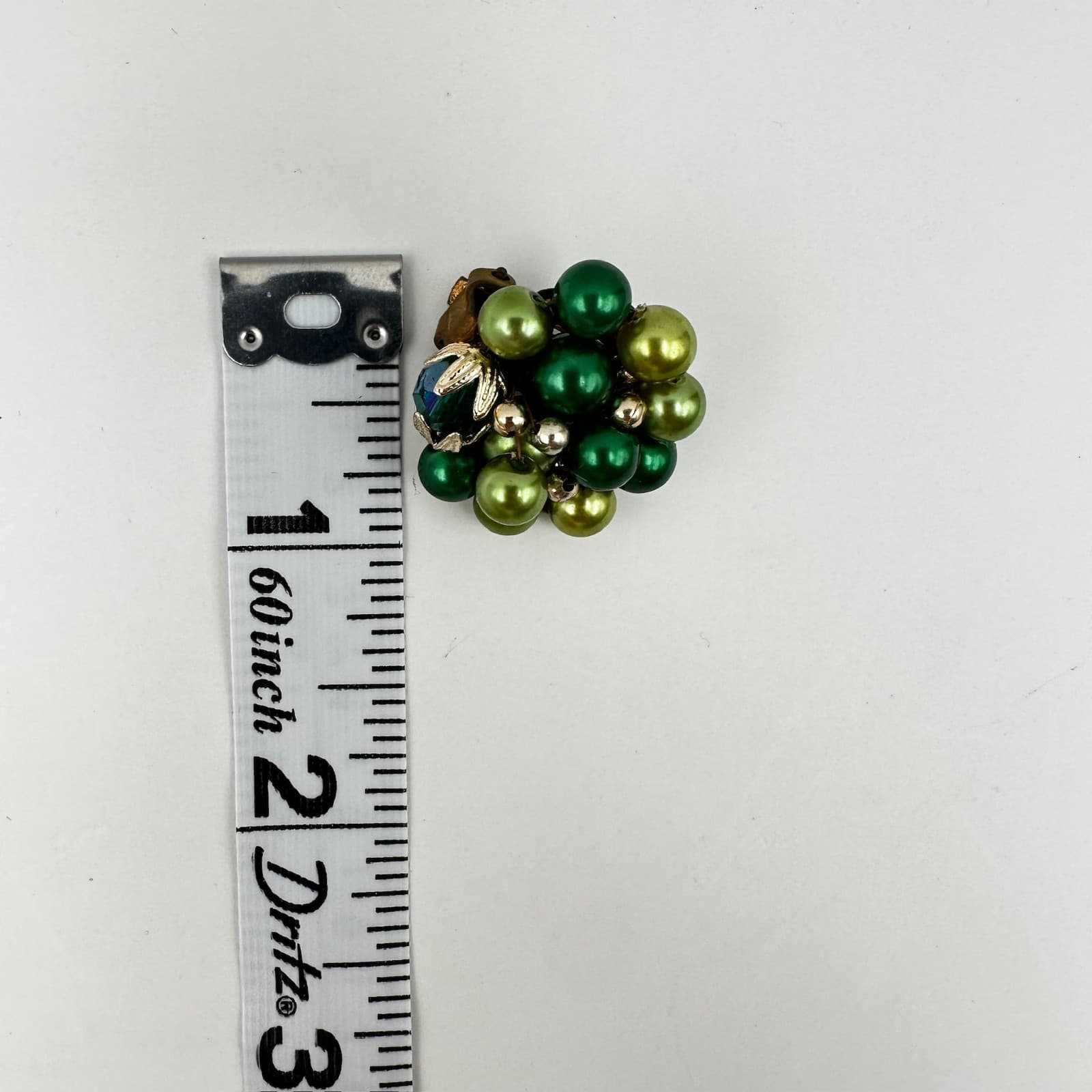 Vintage 60s Green Faux Pearl Clip-On Earrings Cluster Mid-Century Womens Jewelry - Thumbnail 9