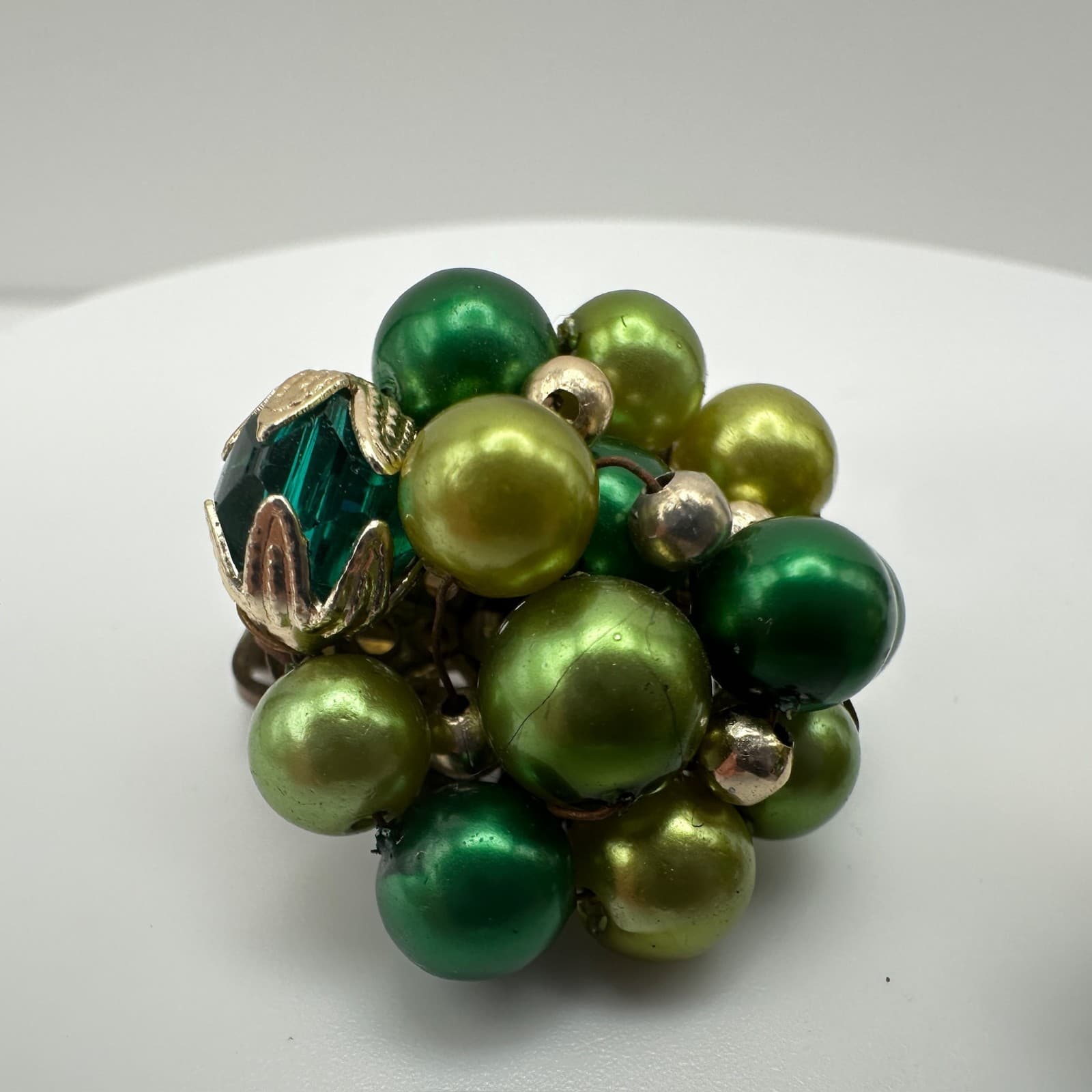 Vintage 60s Green Faux Pearl Clip-On Earrings Cluster Mid-Century Womens Jewelry - Thumbnail 4