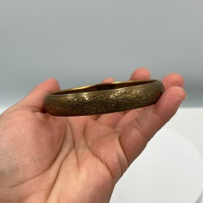 Vintage Etched Gold Tone Hinged Bangle Bracelet Floral Scroll Design Classic - Thumbnail 4