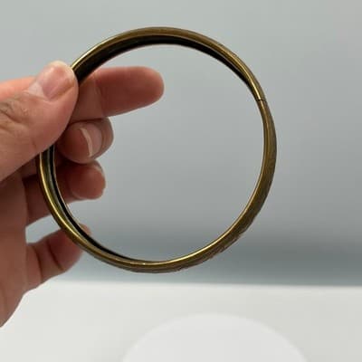 Vintage Etched Gold Tone Hinged Bangle Bracelet Floral Scroll Design Classic - Thumbnail 5