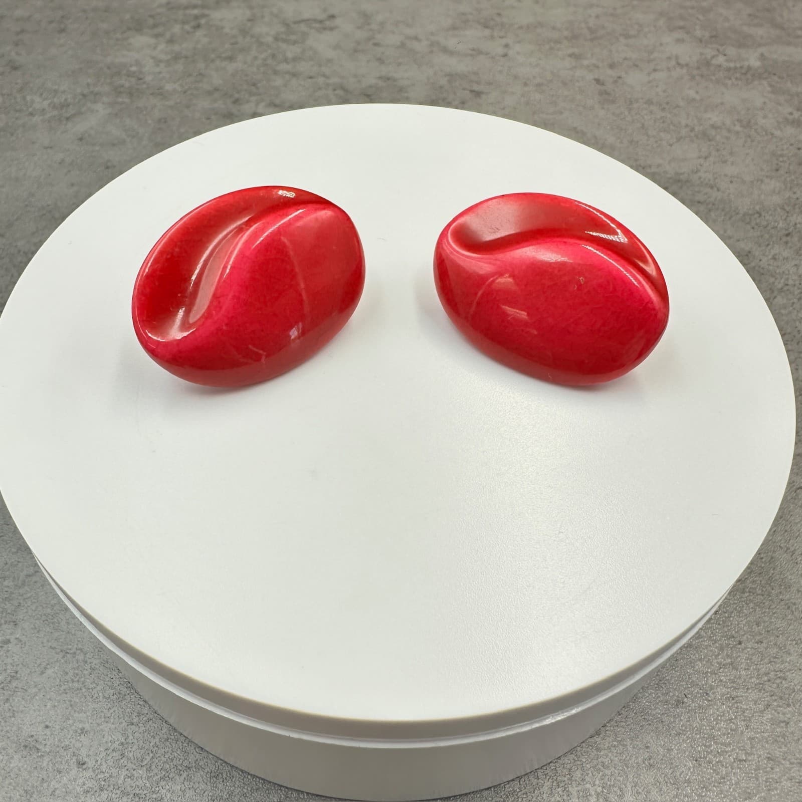 Bold Retro Red Clip-On Earrings w/ Sculpted Oval Design – Vintage Statement Pair - Image 1