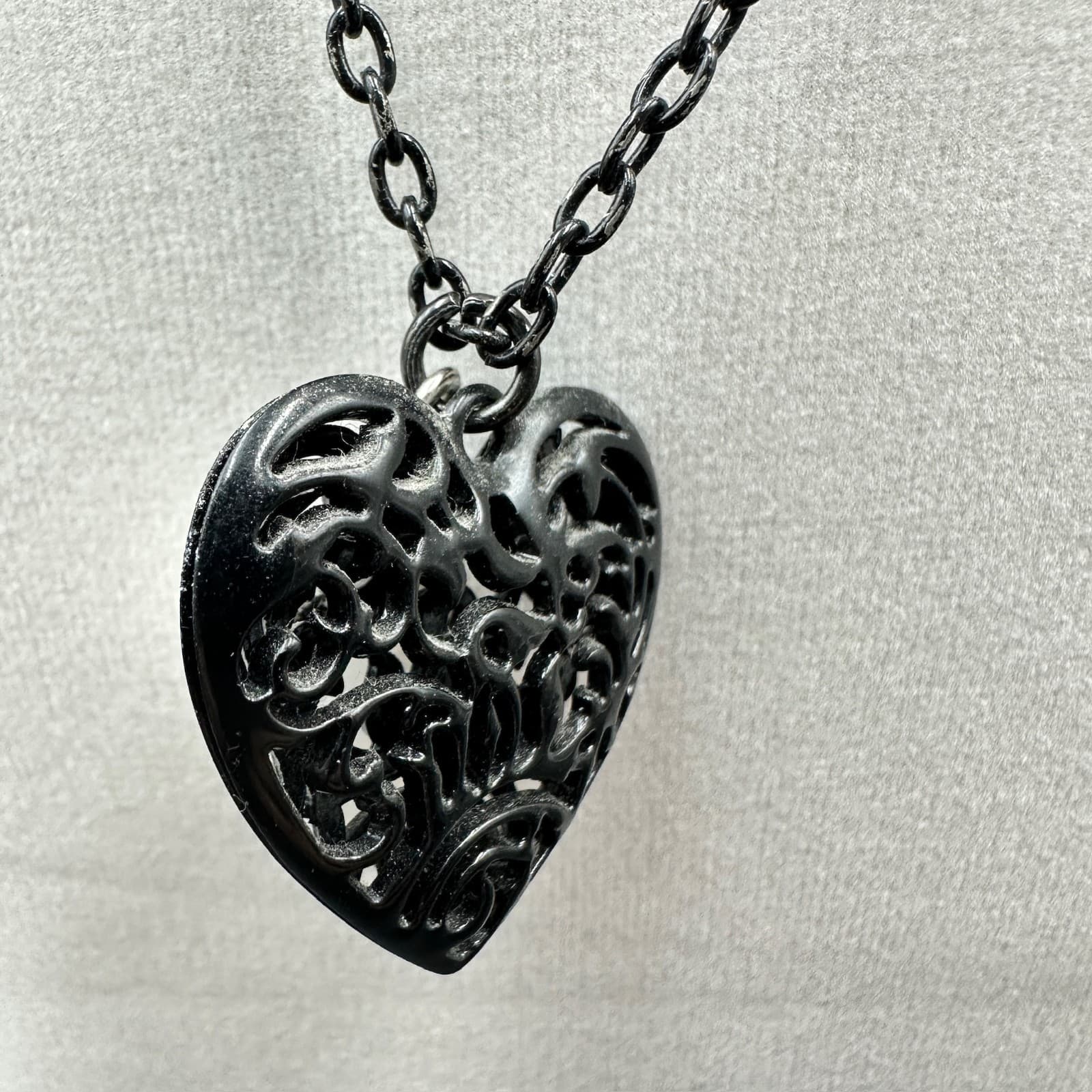 Jonas Black Heart Pendant Necklace Gothic Filigree Dark Romance Statement 22in - Thumbnail 7