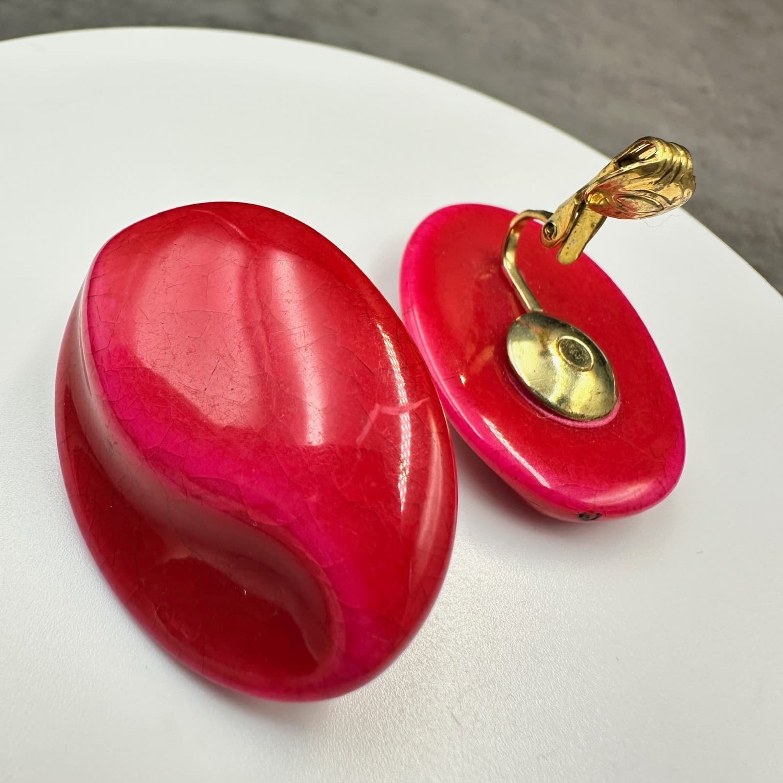 Bold Retro Red Clip-On Earrings w/ Sculpted Oval Design – Vintage Statement Pair - Thumbnail 7