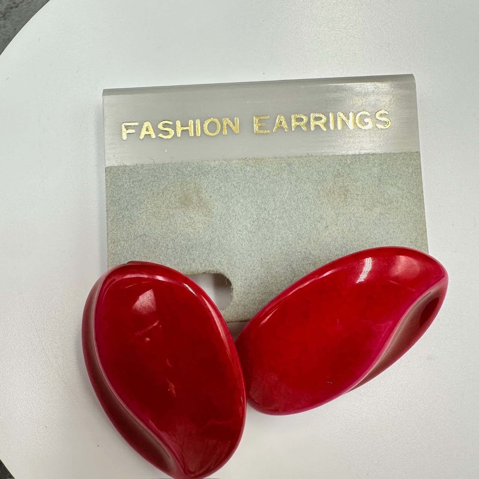 Bold Retro Red Clip-On Earrings w/ Sculpted Oval Design – Vintage Statement Pair - Thumbnail 2