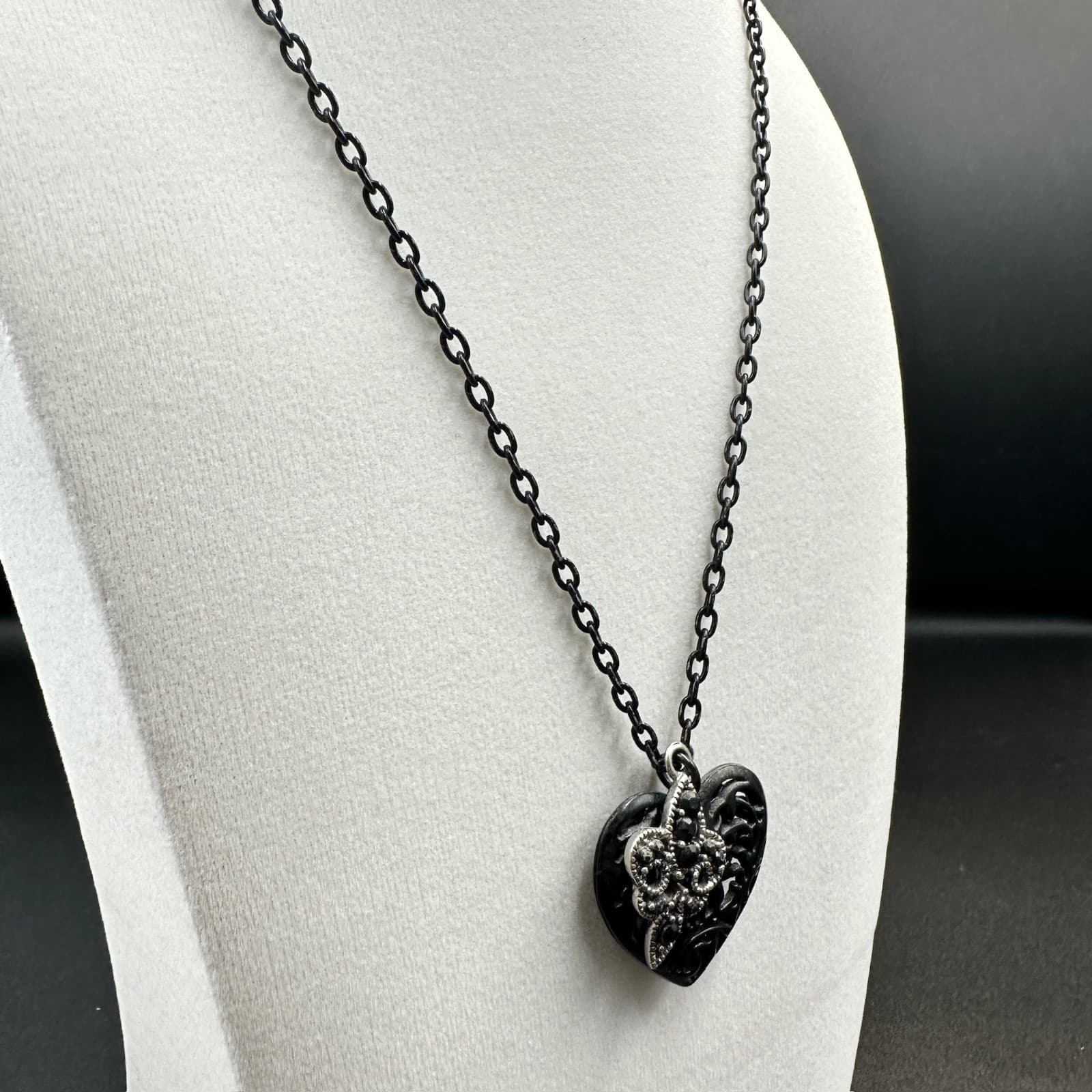 Jonas Black Heart Pendant Necklace Gothic Filigree Dark Romance Statement 22in - Thumbnail 4