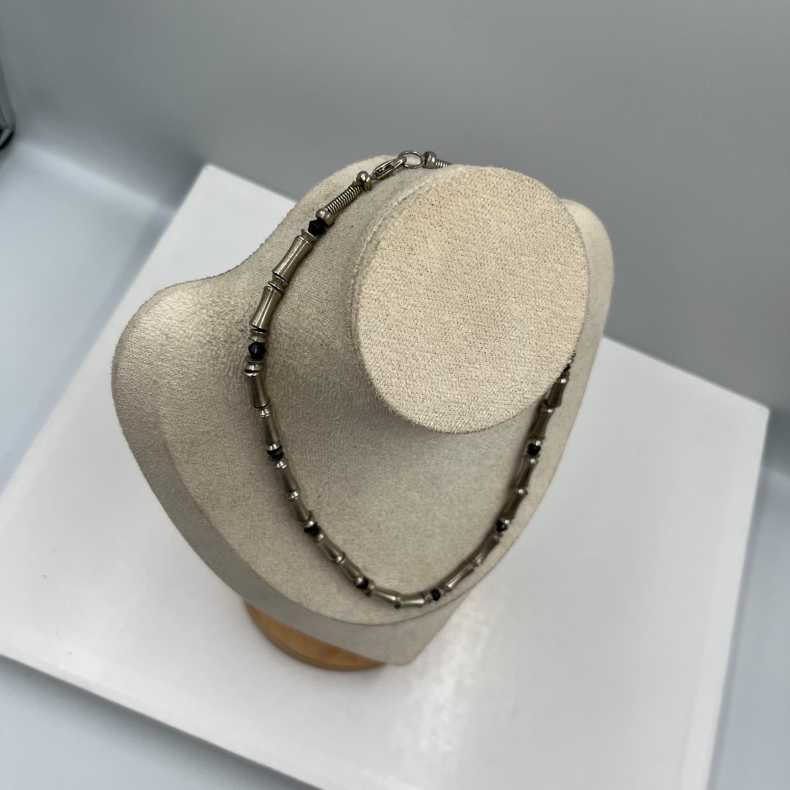 Vintage 90s Silver Tone Tube Bead Lobster Necklace Black Faceted Glass Choker - Thumbnail 5