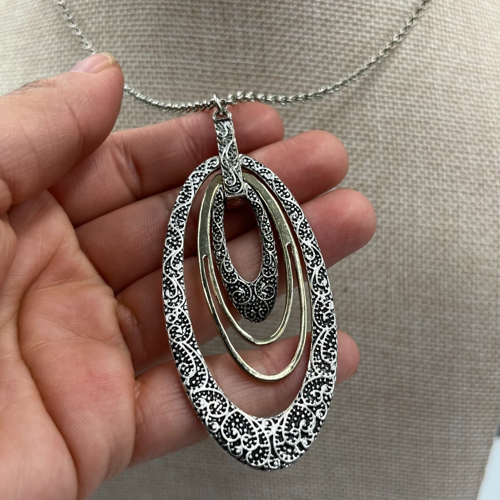 Vintage 90s 80s Silver Tone Filigree Oval Pendant Necklace Ornate Lace Boho 18" - Thumbnail 4