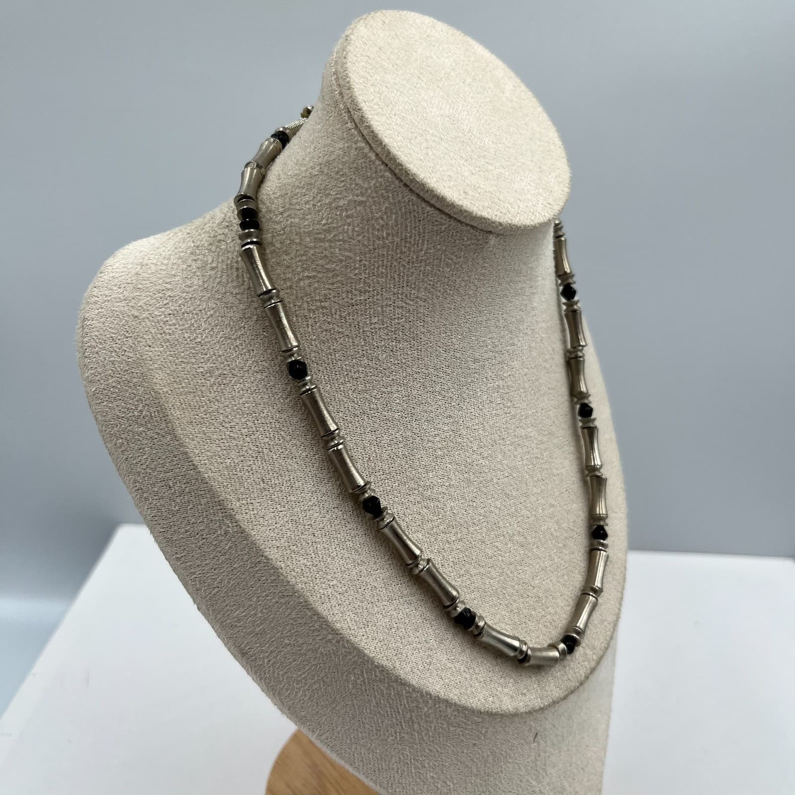 Vintage 90s Silver Tone Tube Bead Lobster Necklace Black Faceted Glass Choker - Thumbnail 4