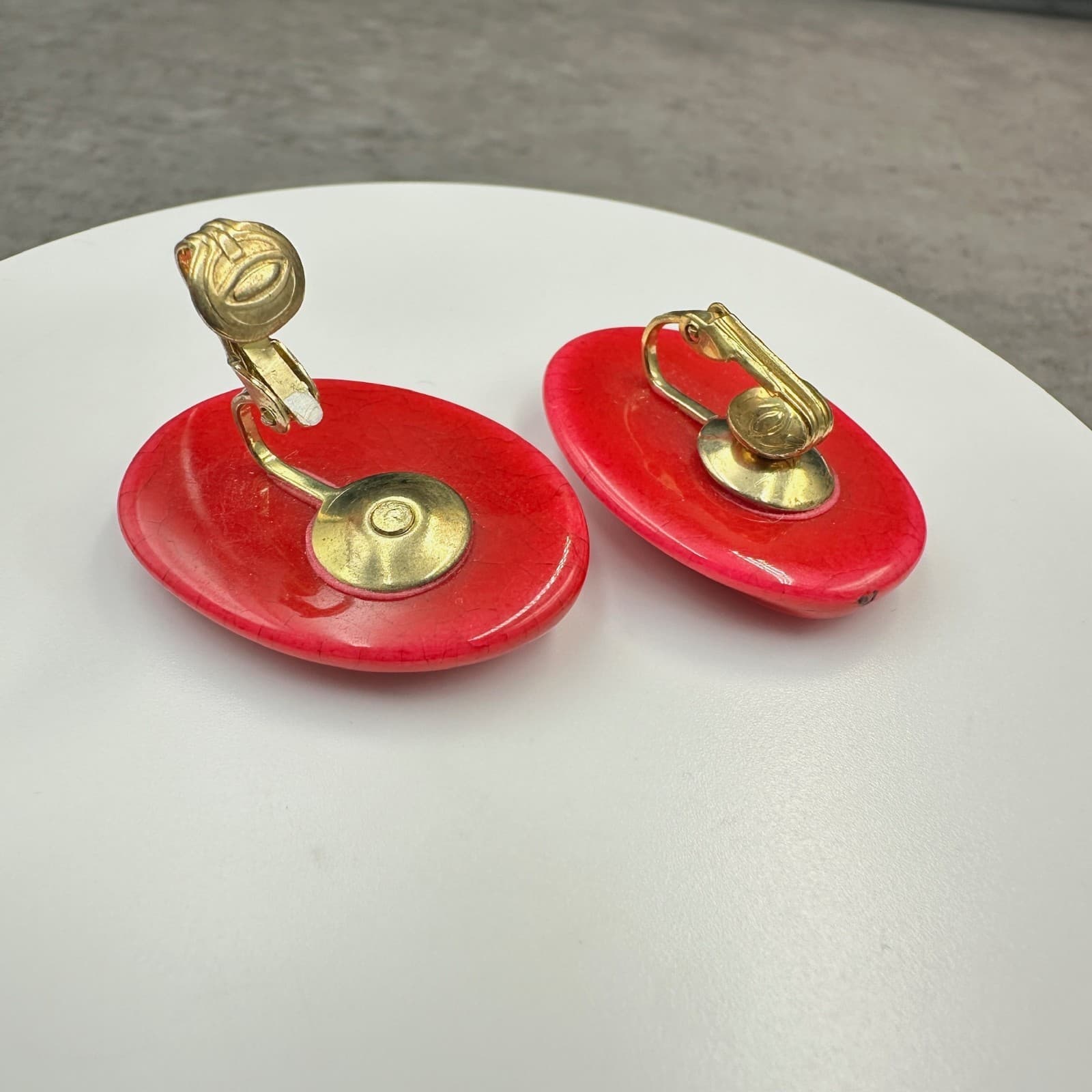 Bold Retro Red Clip-On Earrings w/ Sculpted Oval Design – Vintage Statement Pair - Thumbnail 5
