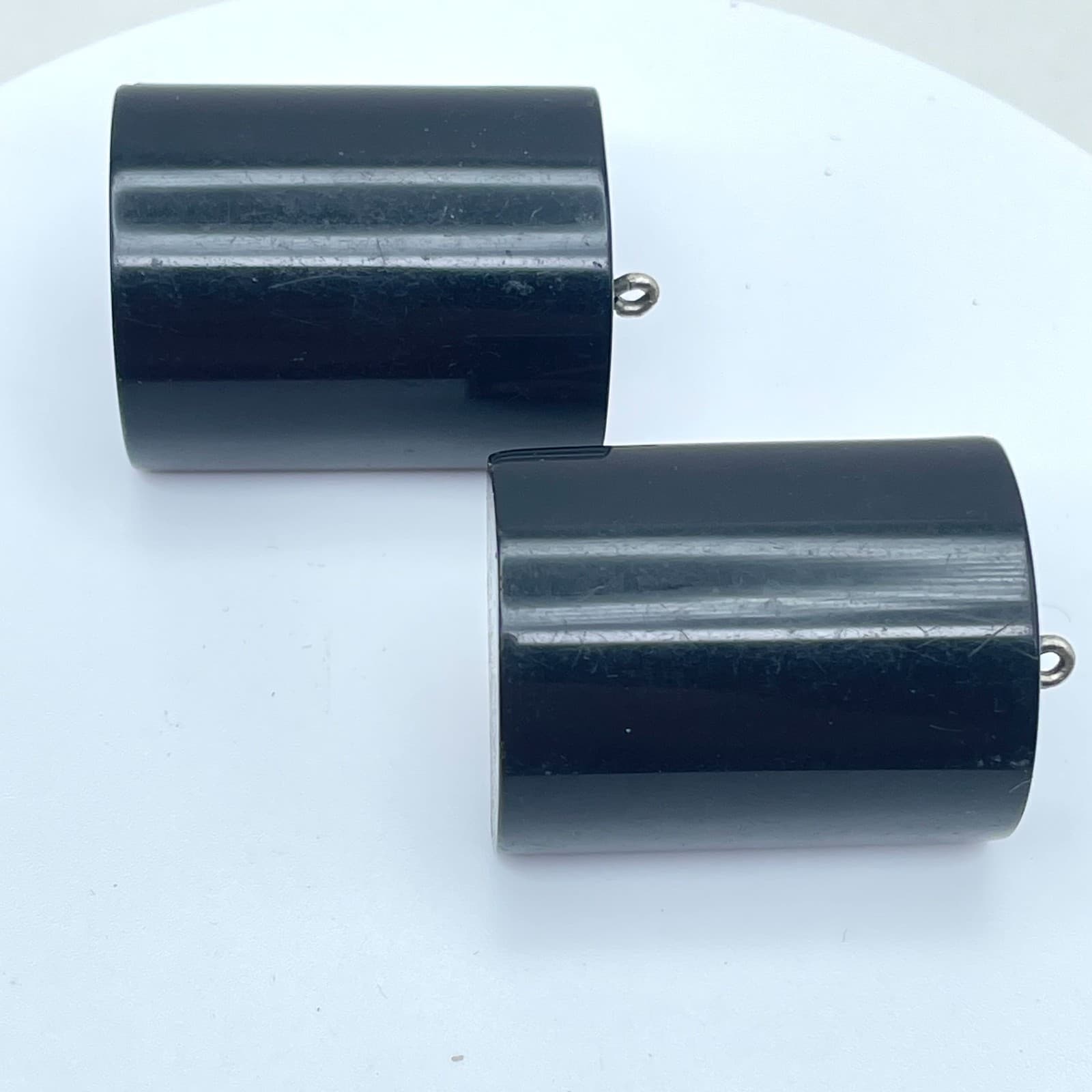 Vintage Y2K Black Resin Clip-On Classic Earrings Women's Jewelry - Image 1