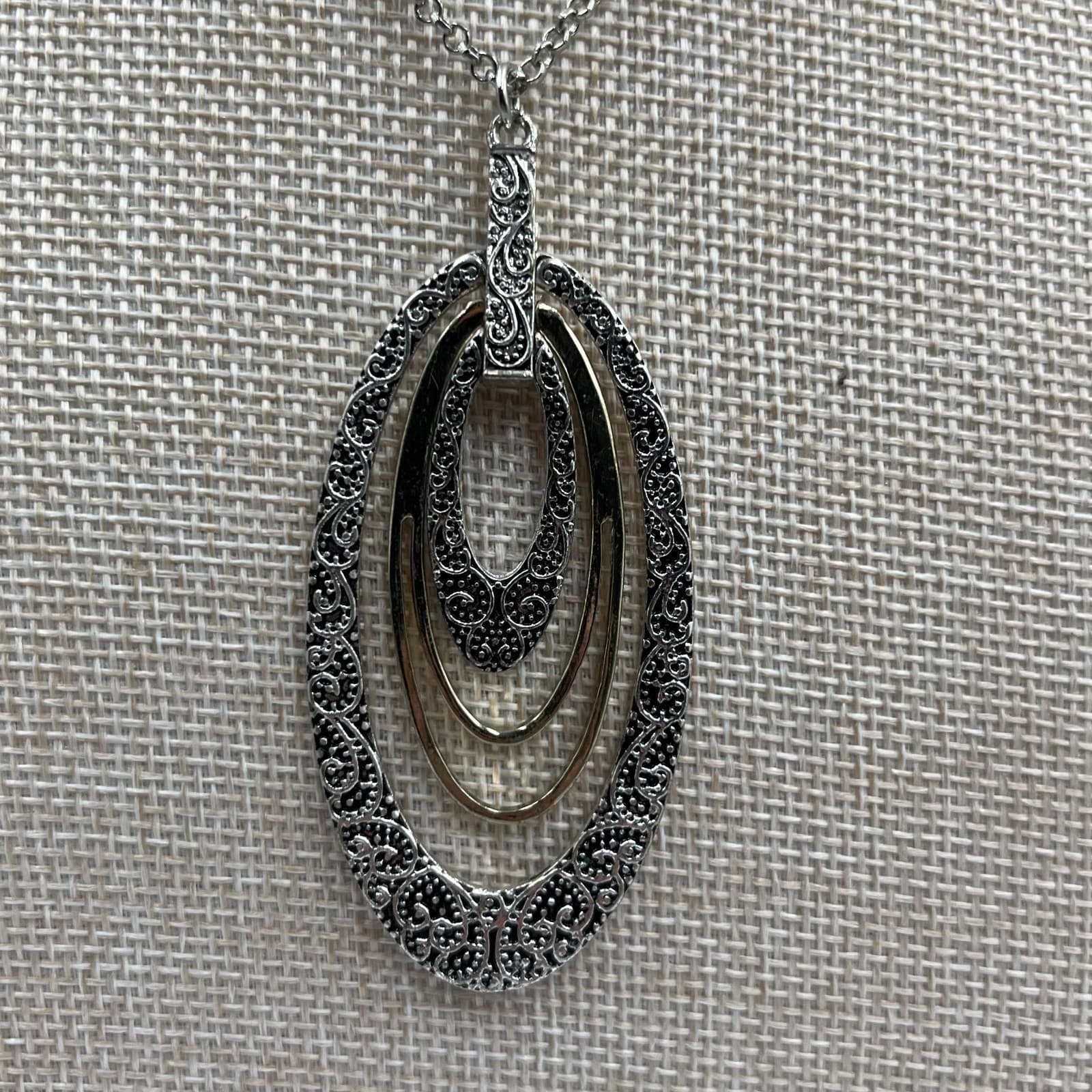 Vintage 90s 80s Silver Tone Filigree Oval Pendant Necklace Ornate Lace Boho 18" - Thumbnail 3