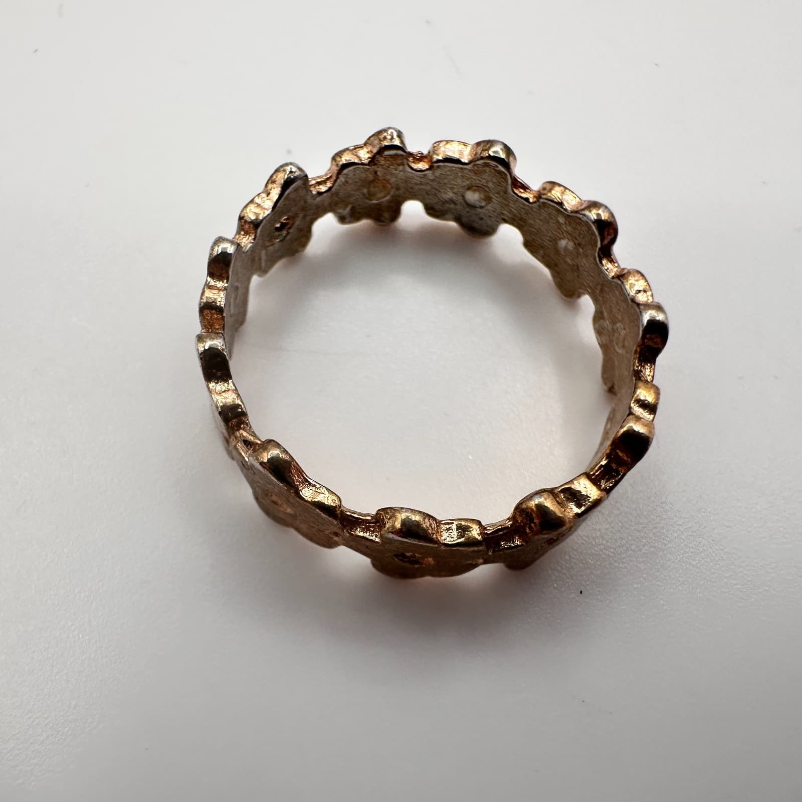 Vintage 80s Gold Tone Daisy Flower Band Ring Continuous Floral Pattern Jewelry - Thumbnail 6