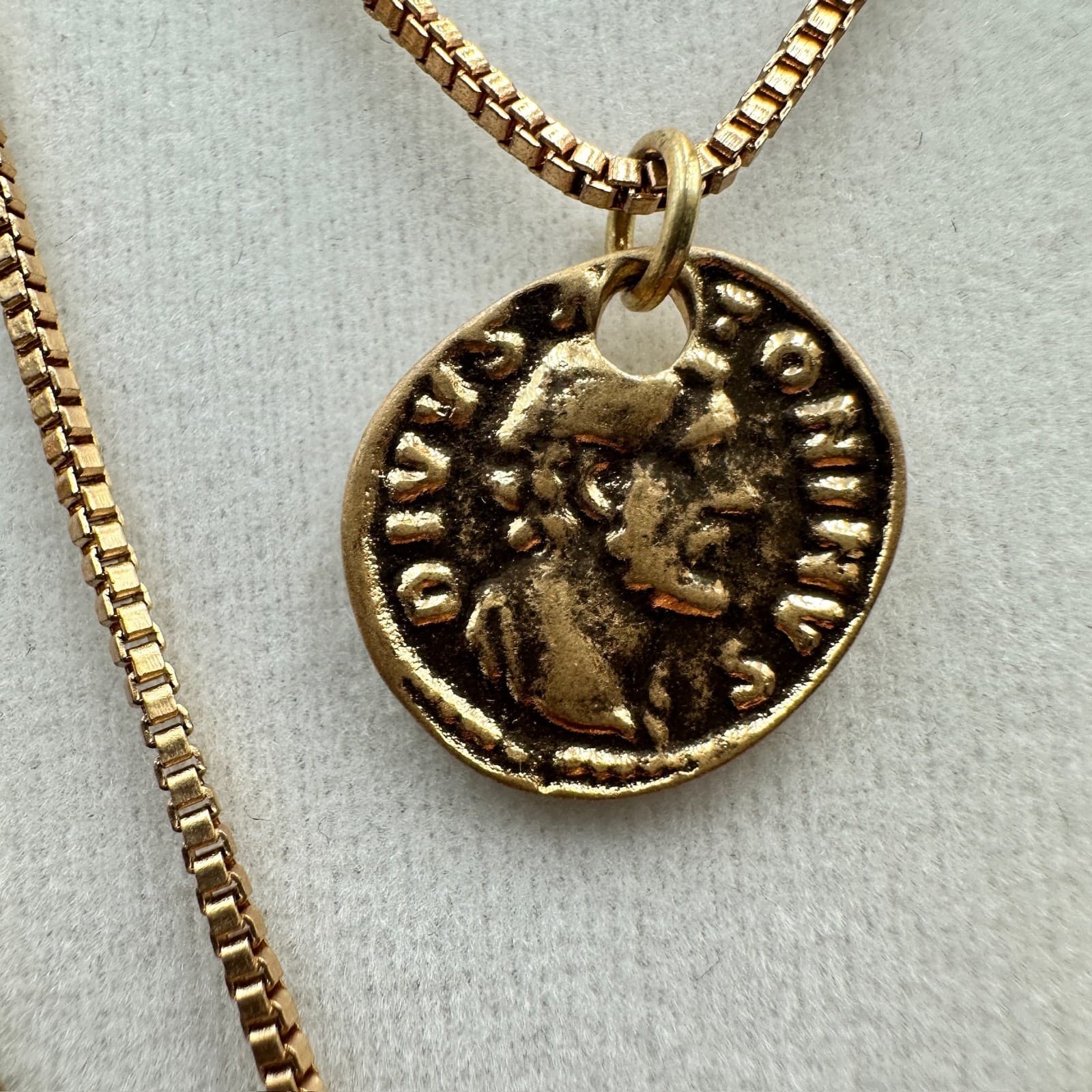 Layered Gold Chain Necklace w/ Coin Charm & Teardrop Pendant – Luxury Chic Style - Thumbnail 5