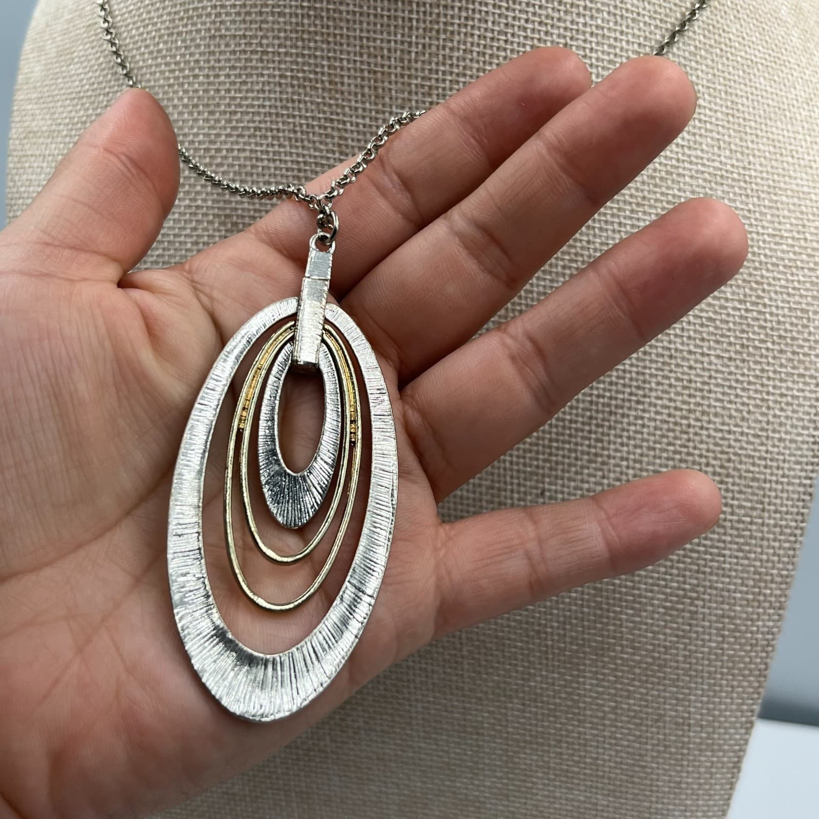 Vintage 90s 80s Silver Tone Filigree Oval Pendant Necklace Ornate Lace Boho 18" - Thumbnail 5