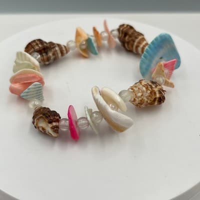 VTG Coastal Seashell Bracelet with Faux Pearl Beads – Multicolor Beach Jewelry - Thumbnail 2
