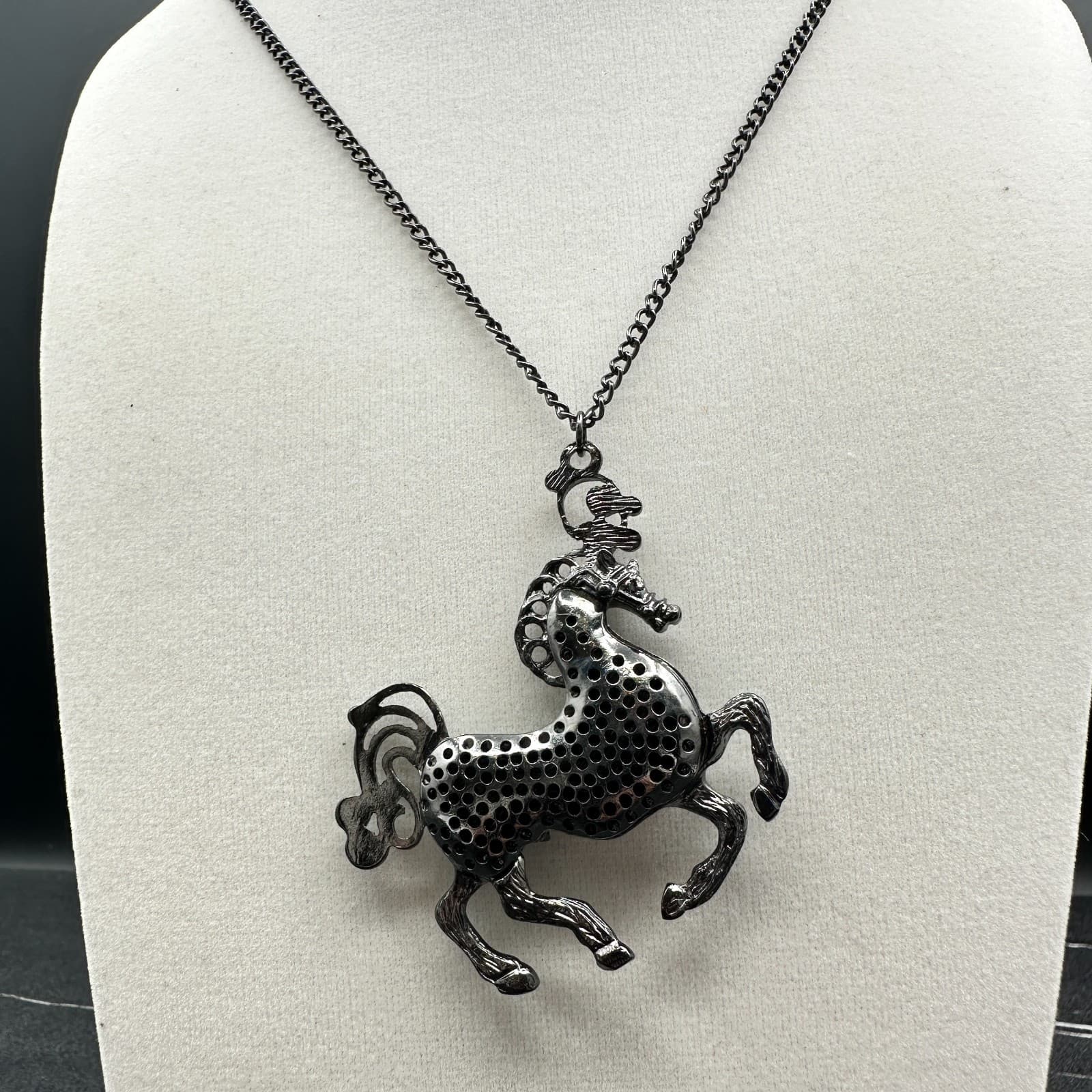 Vintage 90s Gunmetal Tone Black Horse Pendant Necklace Women's Classic Jewelry - Thumbnail 7