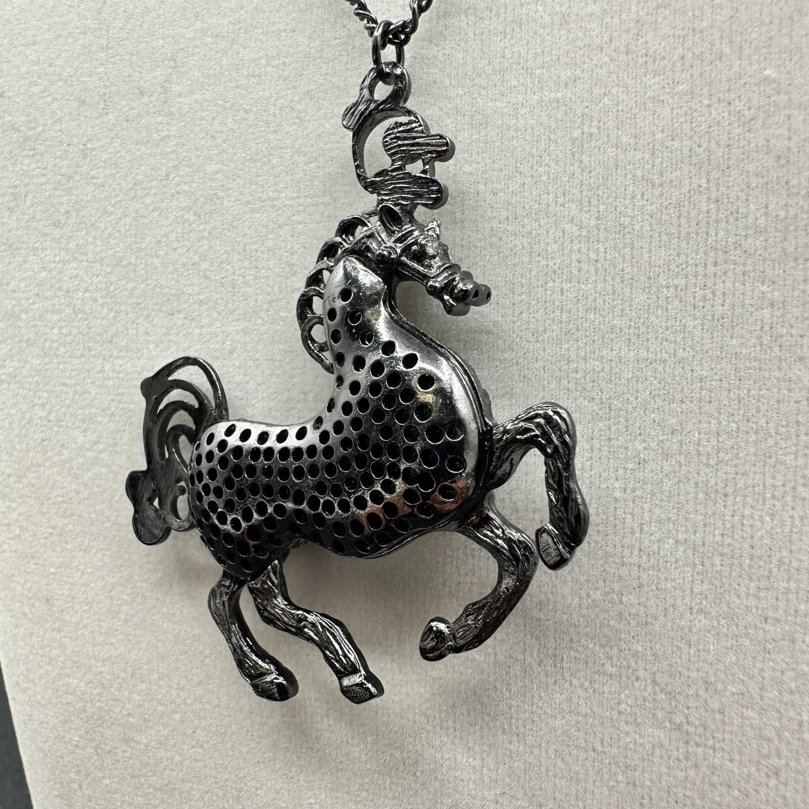 Vintage 90s Gunmetal Tone Black Horse Pendant Necklace Women's Classic Jewelry - Thumbnail 3