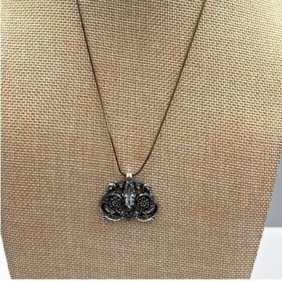 Vintage Silver Tone Ornate Floral Metal Filigree Plastic Pendant Necklace Boho - Thumbnail 2