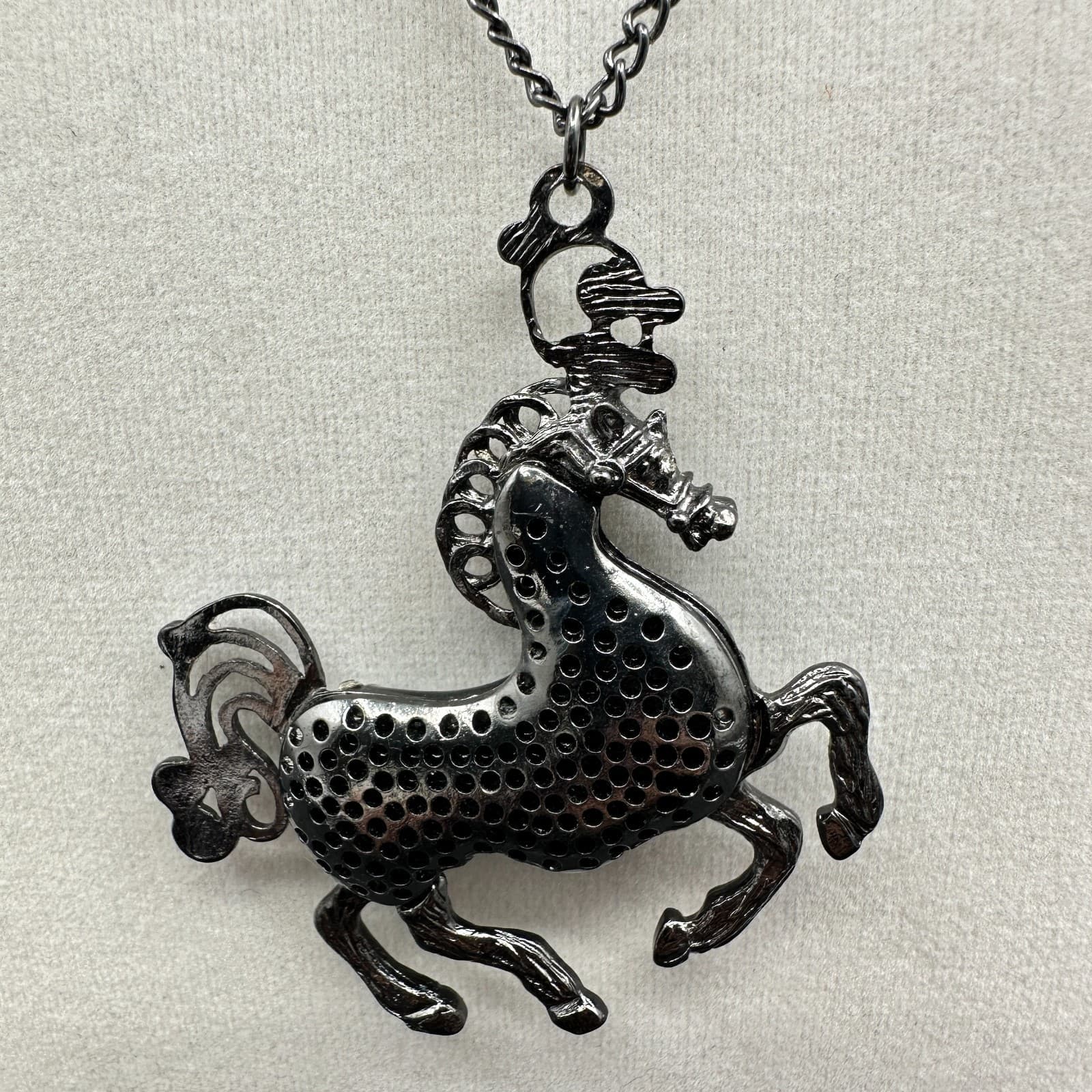 Vintage 90s Gunmetal Tone Black Horse Pendant Necklace Women's Classic Jewelry - Thumbnail 5
