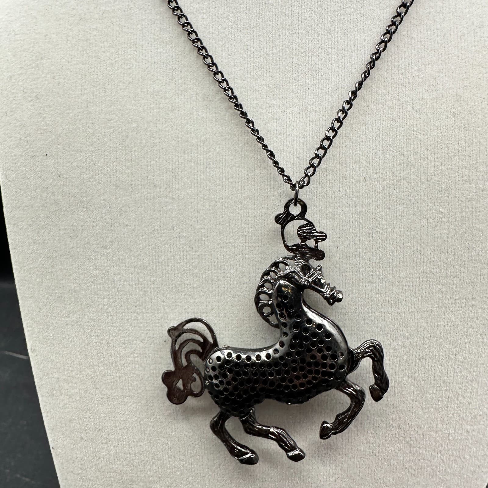 Vintage 90s Gunmetal Tone Black Horse Pendant Necklace Women's Classic Jewelry - Thumbnail 6