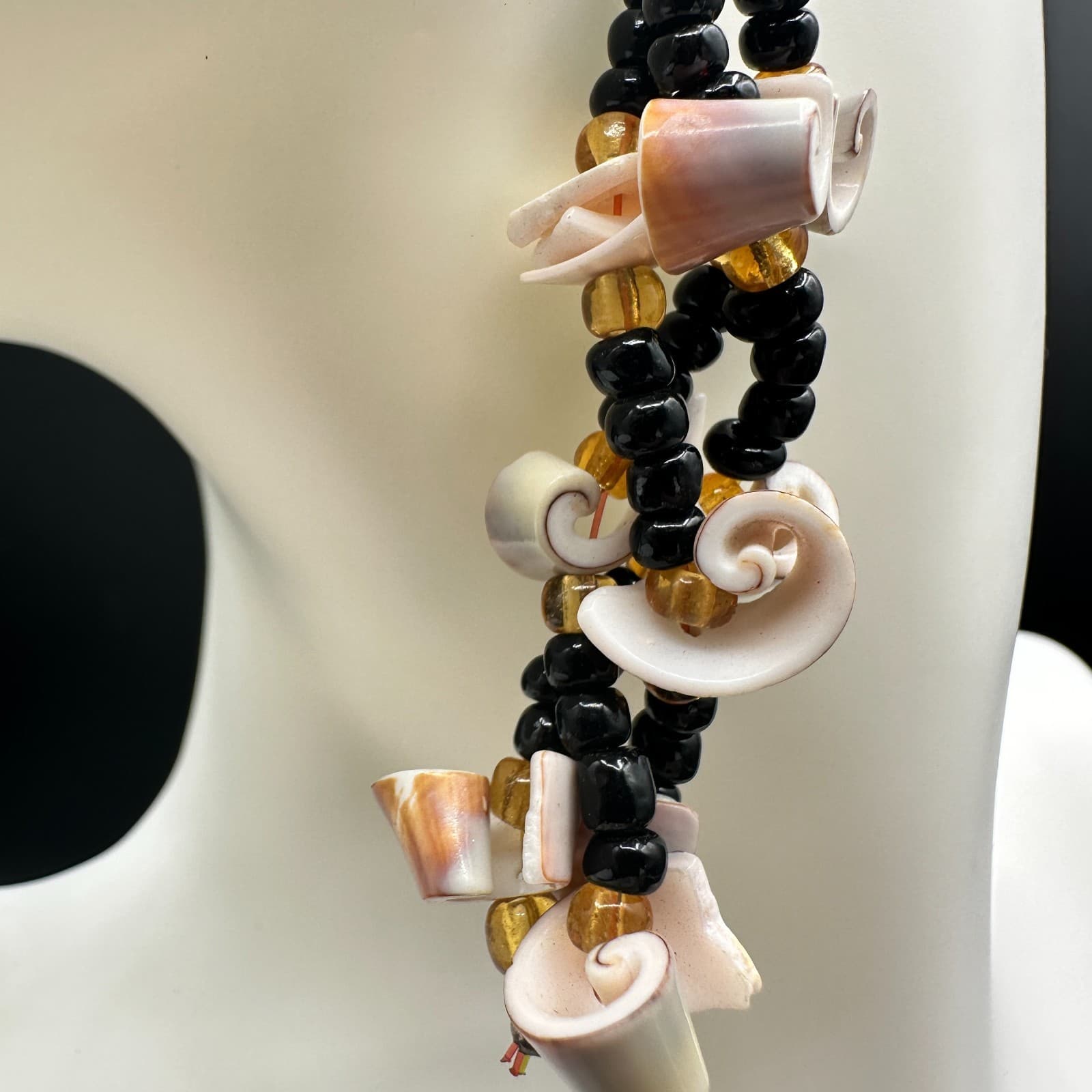 Vintage Boho Shell Dangle Earrings Black Seed Beads Gold Tone Hook Ocean Beach - Thumbnail 11