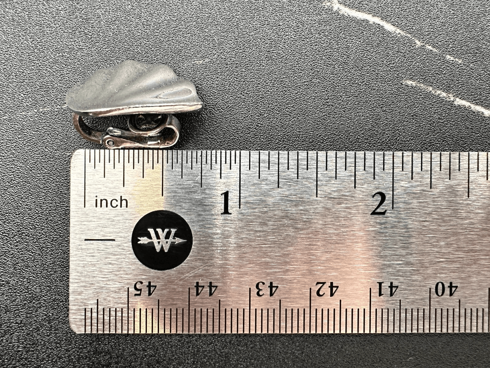 Vintage Silver Tone Ribbed Clam Shell Earrings Sculptural Clip Back Mod - Thumbnail 2