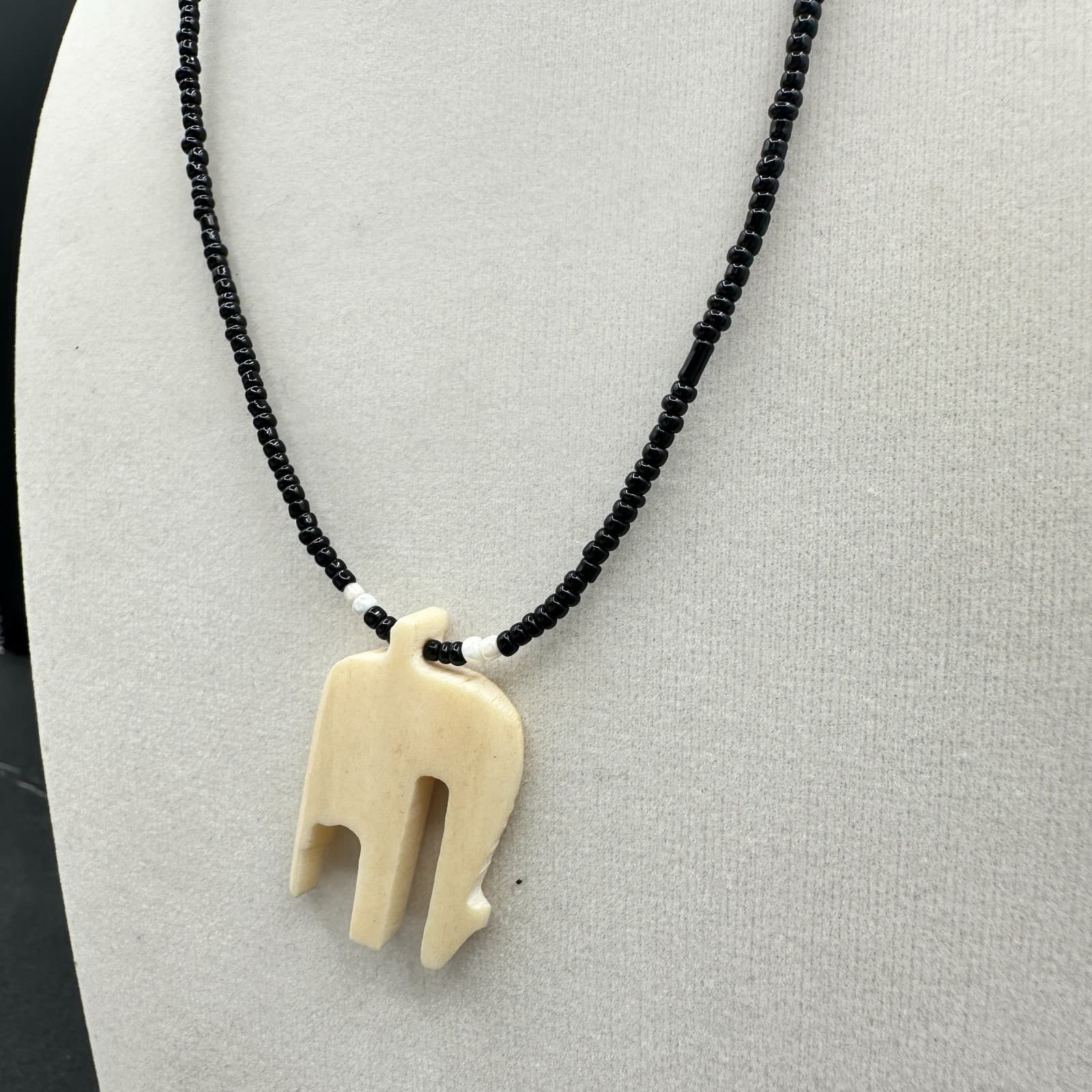Vintage 90s Black Beaded Elephant Pendant Necklace Minimalist Women's Jewelry - Thumbnail 3