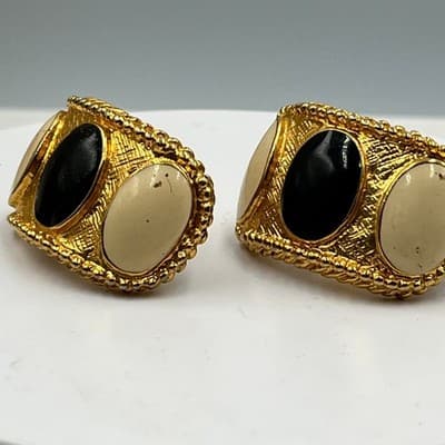 Vintage Gold Tone Black & Cream Cabochon Clip-On Earrings Textured Statement - Thumbnail 3