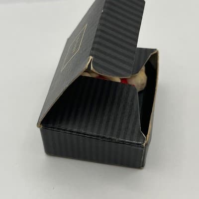 Vintage Avon Cuddly Kitty Musical Pin Christmas Ornament Cat Red Ball Boxed Rare - Thumbnail 10