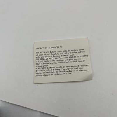 Vintage Avon Cuddly Kitty Musical Pin Christmas Ornament Cat Red Ball Boxed Rare - Thumbnail 6