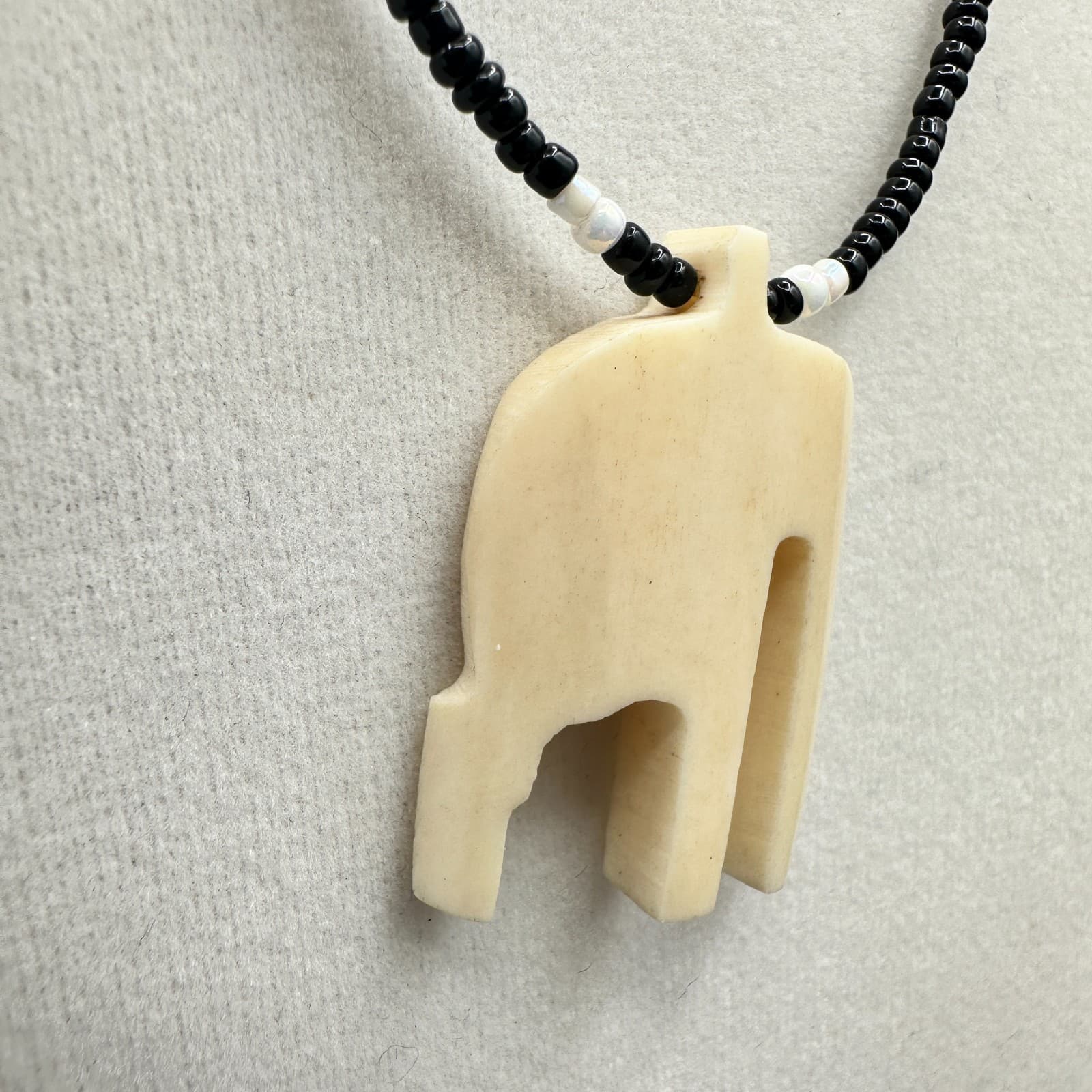 Vintage 90s Black Beaded Elephant Pendant Necklace Minimalist Women's Jewelry - Thumbnail 5