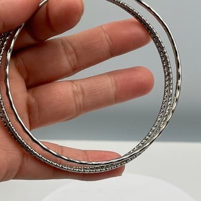 Vintage Set of 3 Silver Tone Textured Bangle Bracelets Hammered & Diamond Cut - Thumbnail 5