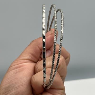 Vintage Set of 3 Silver Tone Textured Bangle Bracelets Hammered & Diamond Cut - Thumbnail 6