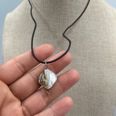 Vintage Black Cord Necklace Iridescent Abalone Shell Pendant Minimalist Natural - Thumbnail 5