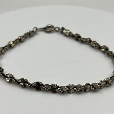 Vintage Style Twisted Link Chain Bracelet Silver Tone Lobster Clasp Minimalist - Thumbnail 3