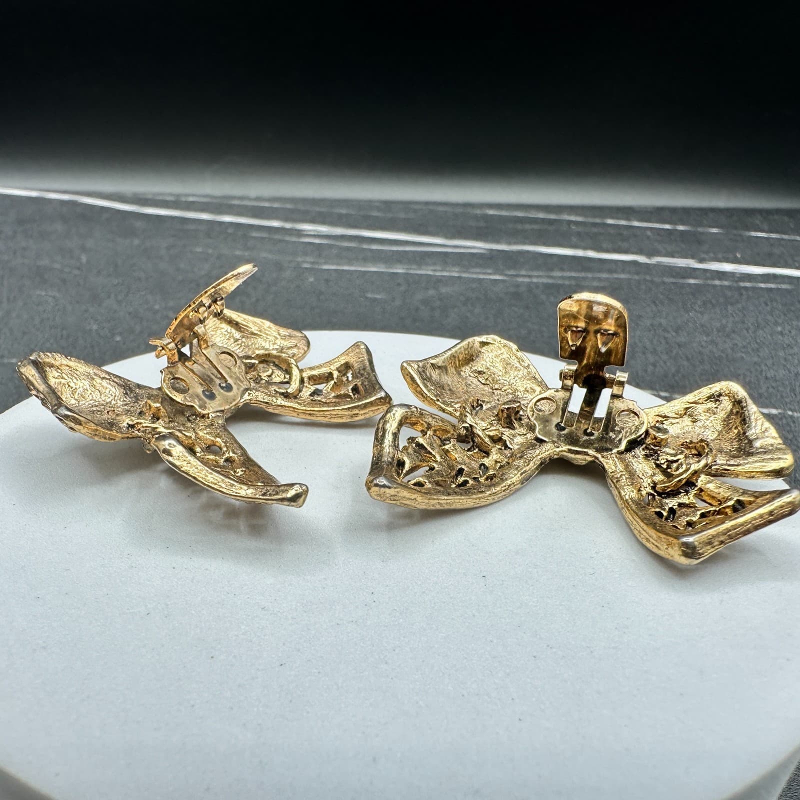 VTG Gold Tone Bow Clip On Earrings Textured Filigree Knot Statement Glam - Thumbnail 8